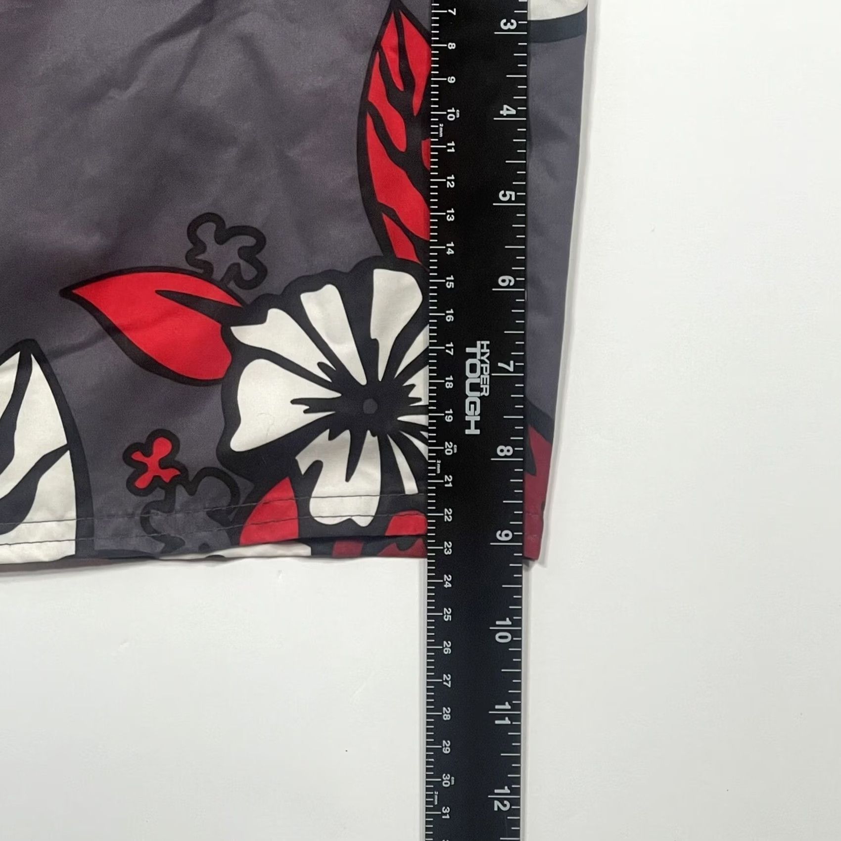 Vintage No Boundaries Swim Trunks Shorts Men’s Size 30 Gray Red White Athletic Polyester Size US 30 / EU 46 - 7 Thumbnail