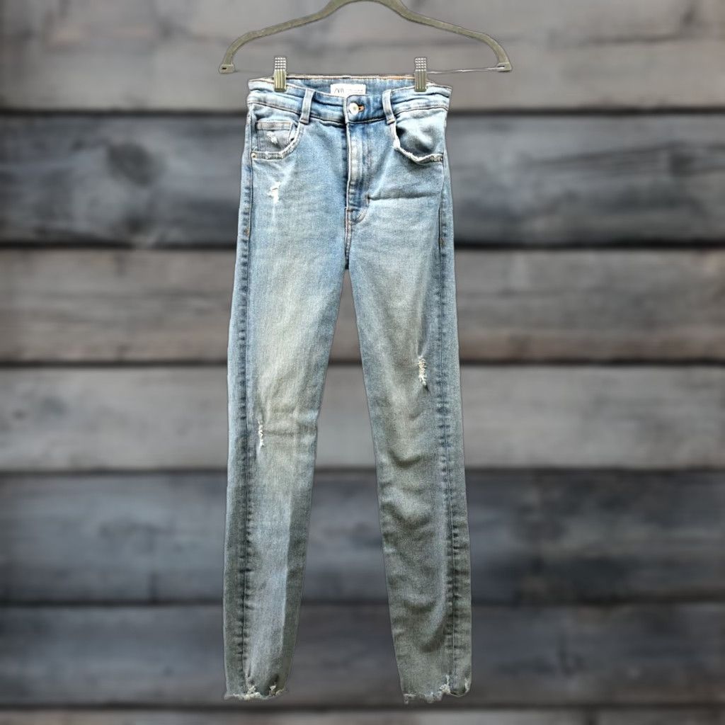 Zara VINTAGE Zara High Rise Skinny Jeans Womens Size 2 Blue Light Wash Frayed Hem Stretch Denim Size 26" / US 2 / IT 38 - 1 Thumbnail