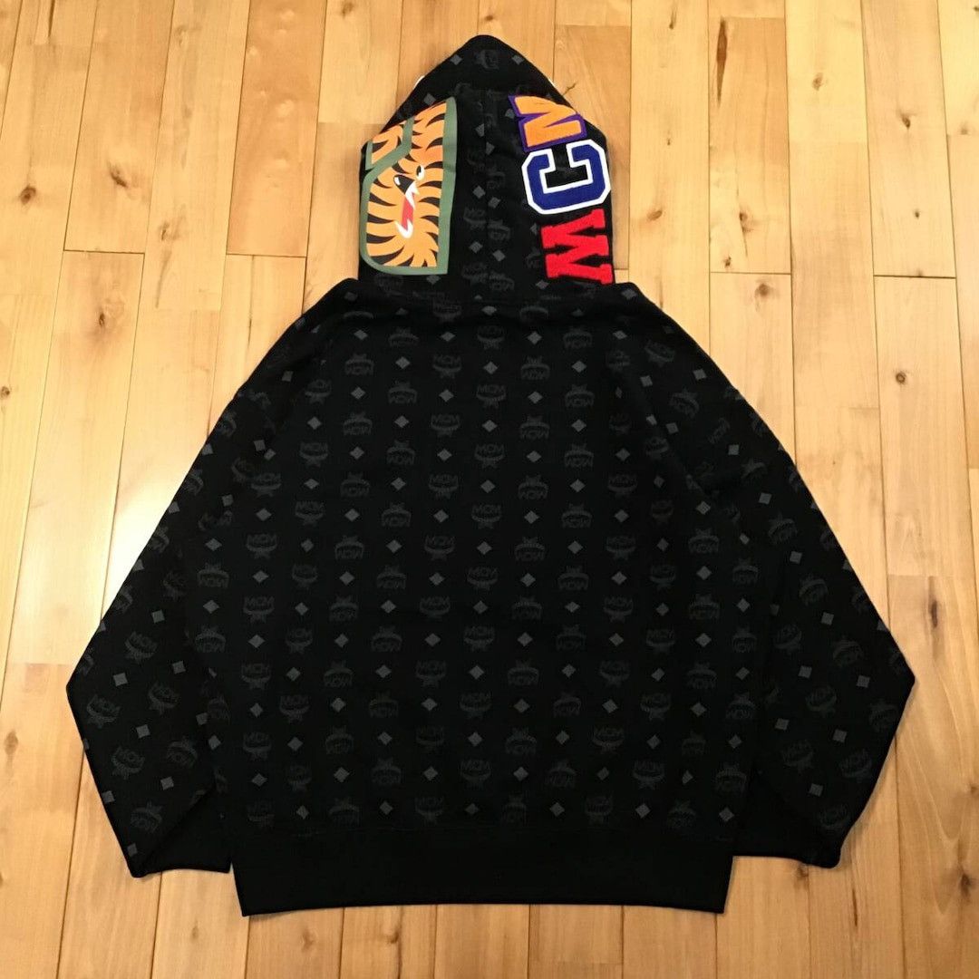 Bape 2024 MCM × BAPE monogram shark pullover hoodie a bathing ape Size US L / EU 52-54 / 3 - 3 Thumbnail