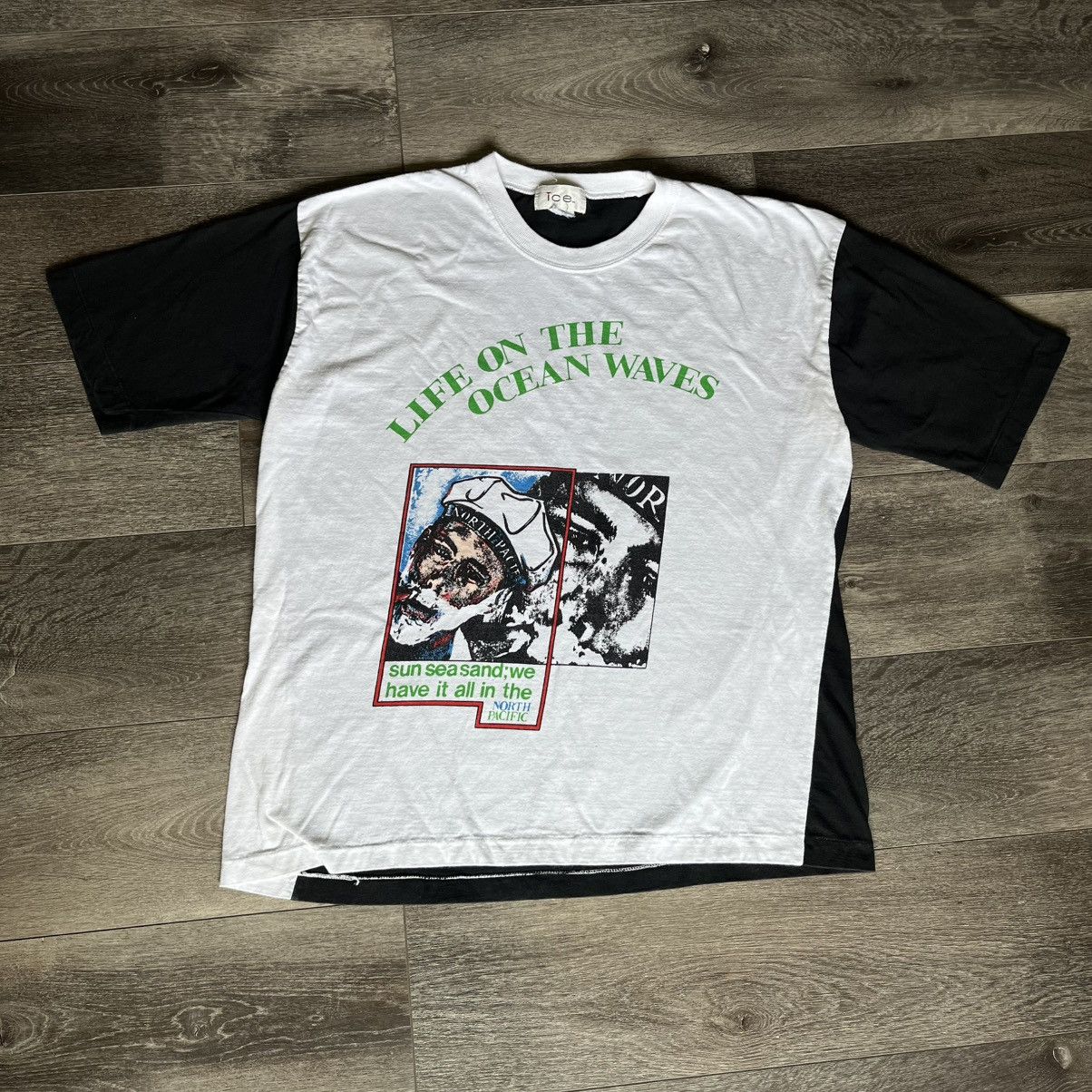 Vintage Vintage 1990s Life on the Ocean Waves 2 Tone Graphic T Shirt Size US L / EU 52-54 / 3 - 1 Thumbnail