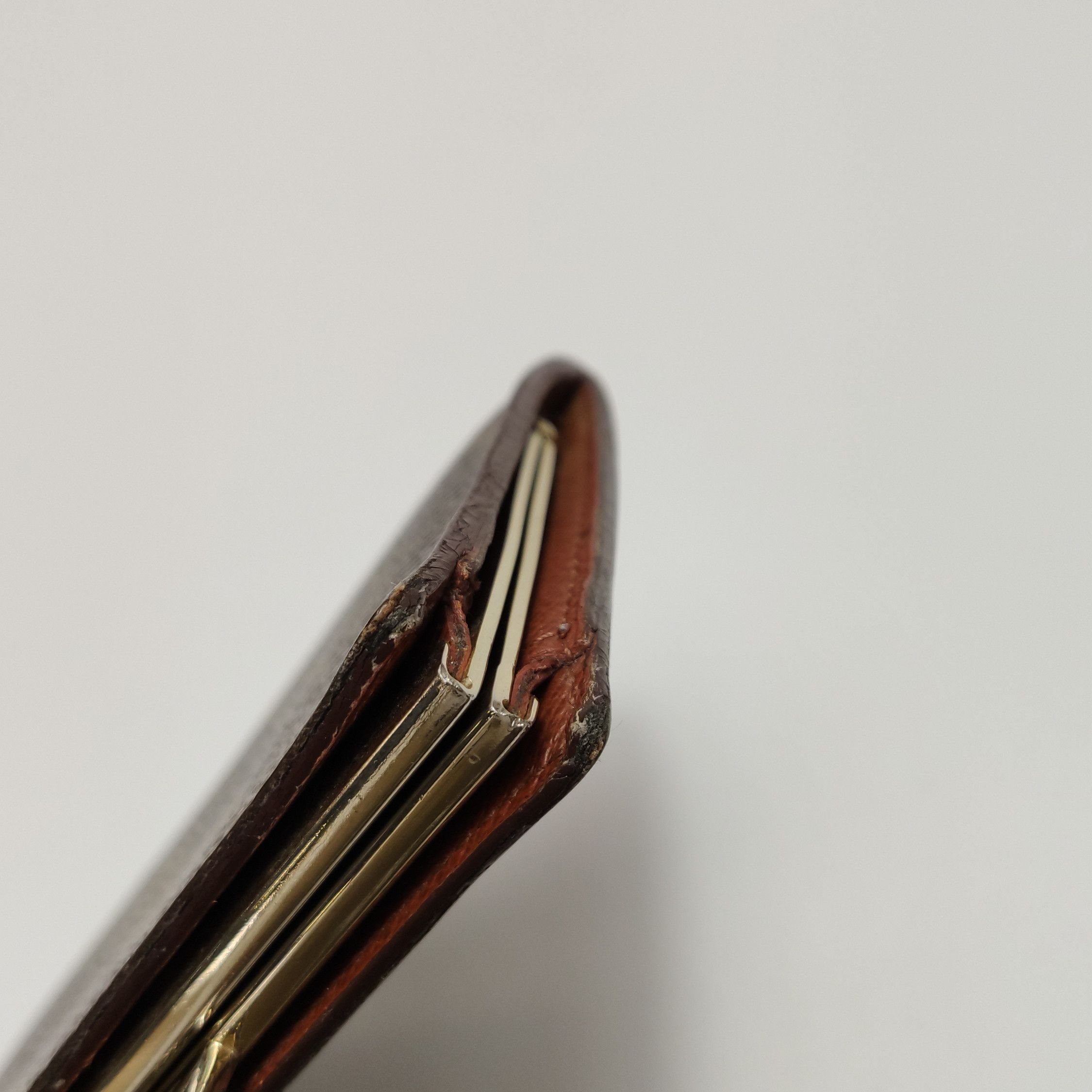 Louis Vuitton Louis Vuitton (LV) Old Fashioned Wallet Small Leather Goods Size ONE SIZE - 9 Thumbnail