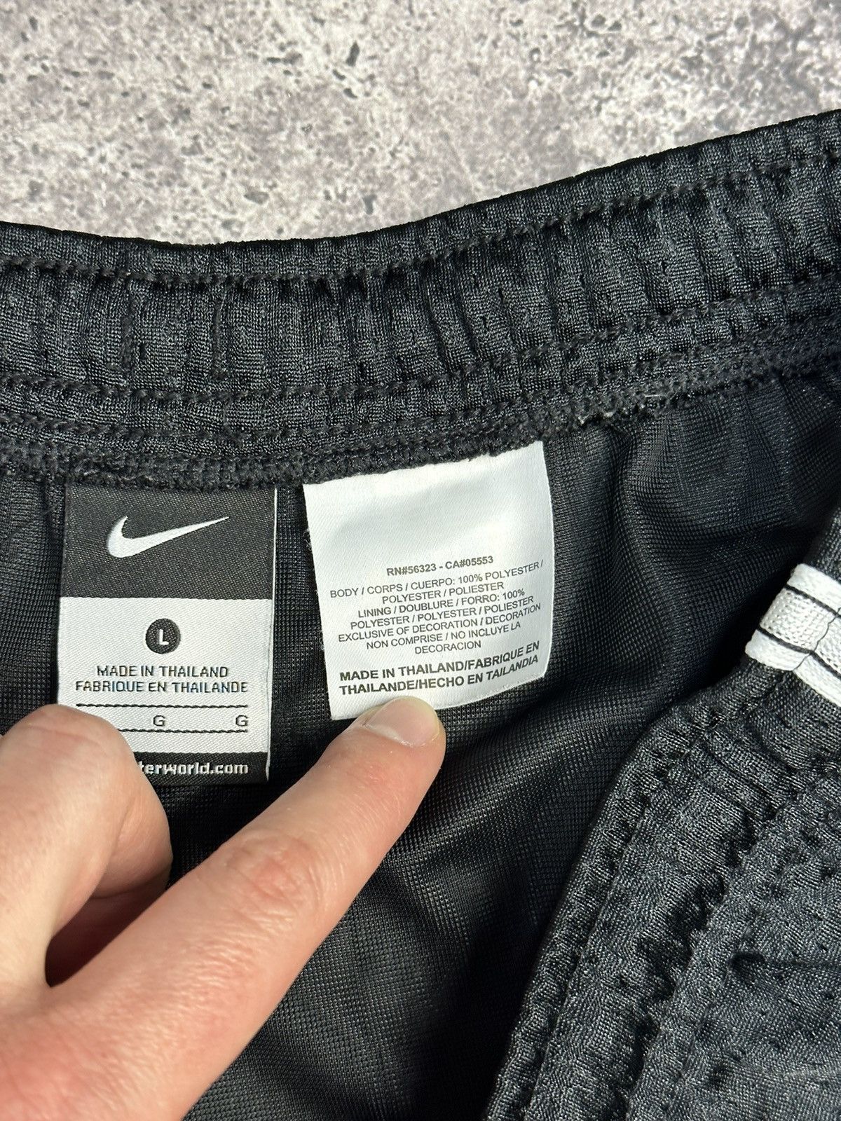 Other VINTAGE NIKE Y2K MESH SHORTS EMBROIDERED SWOOSH BLACK 90s Size US 33 - 10 Thumbnail