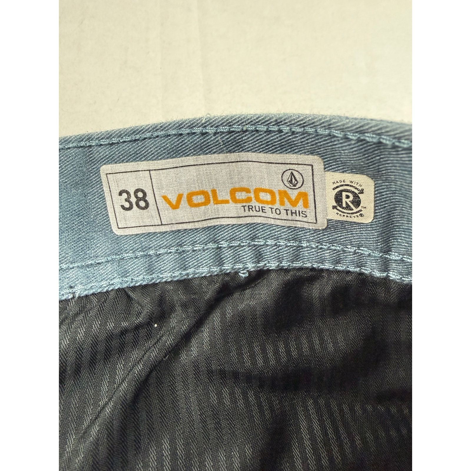 Volcom Volcom Men's Shorts - Size 38 - Great Condition Size US 38 / EU 54 - 2 Thumbnail
