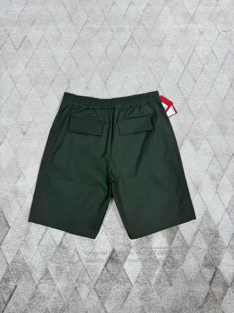 Valentino Valentino Army green waterproof nylon cargo shorts Size US 30 / EU 46 - 6 Thumbnail