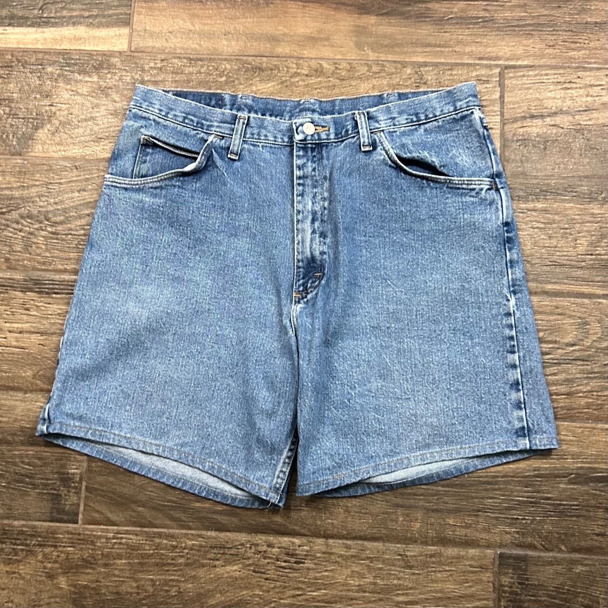 Vintage × Wrangler Vintage Y2K Wrangler denim shorts Size US 36 / EU 52 - 2 Thumbnail