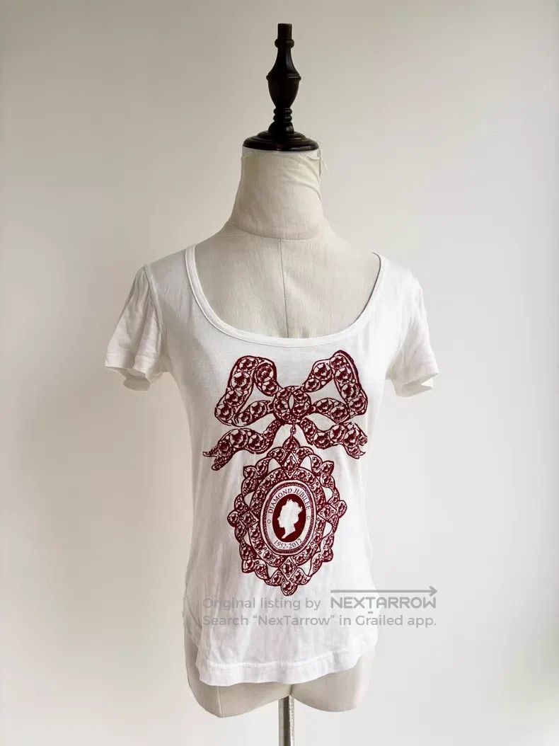 Vivienne Westwood Vivienne Westwood Bow Queen Portrait Short Sleeve Size M / US 6-8 / IT 42-44 - 1 Thumbnail
