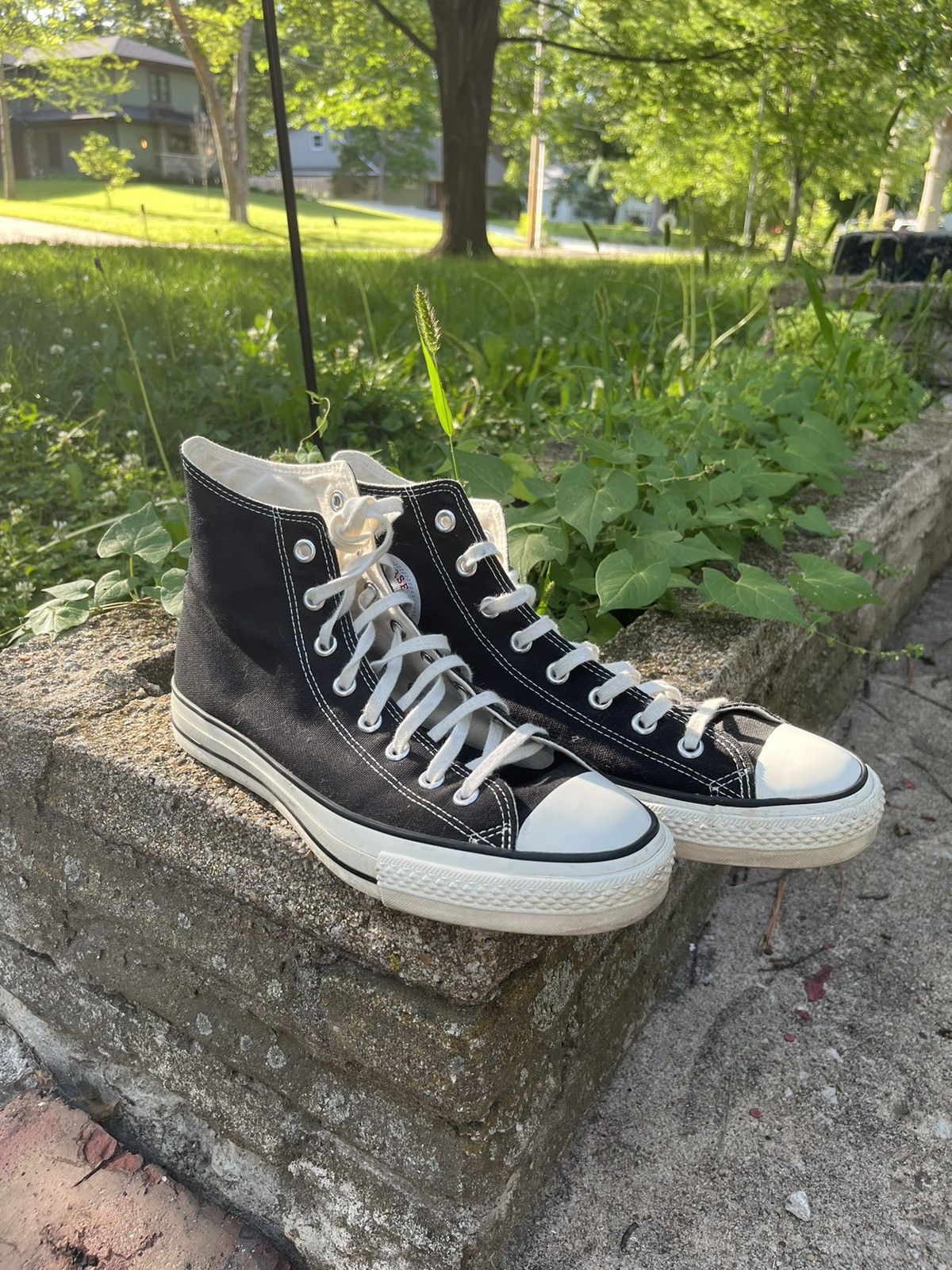 Beat up black converse best sale