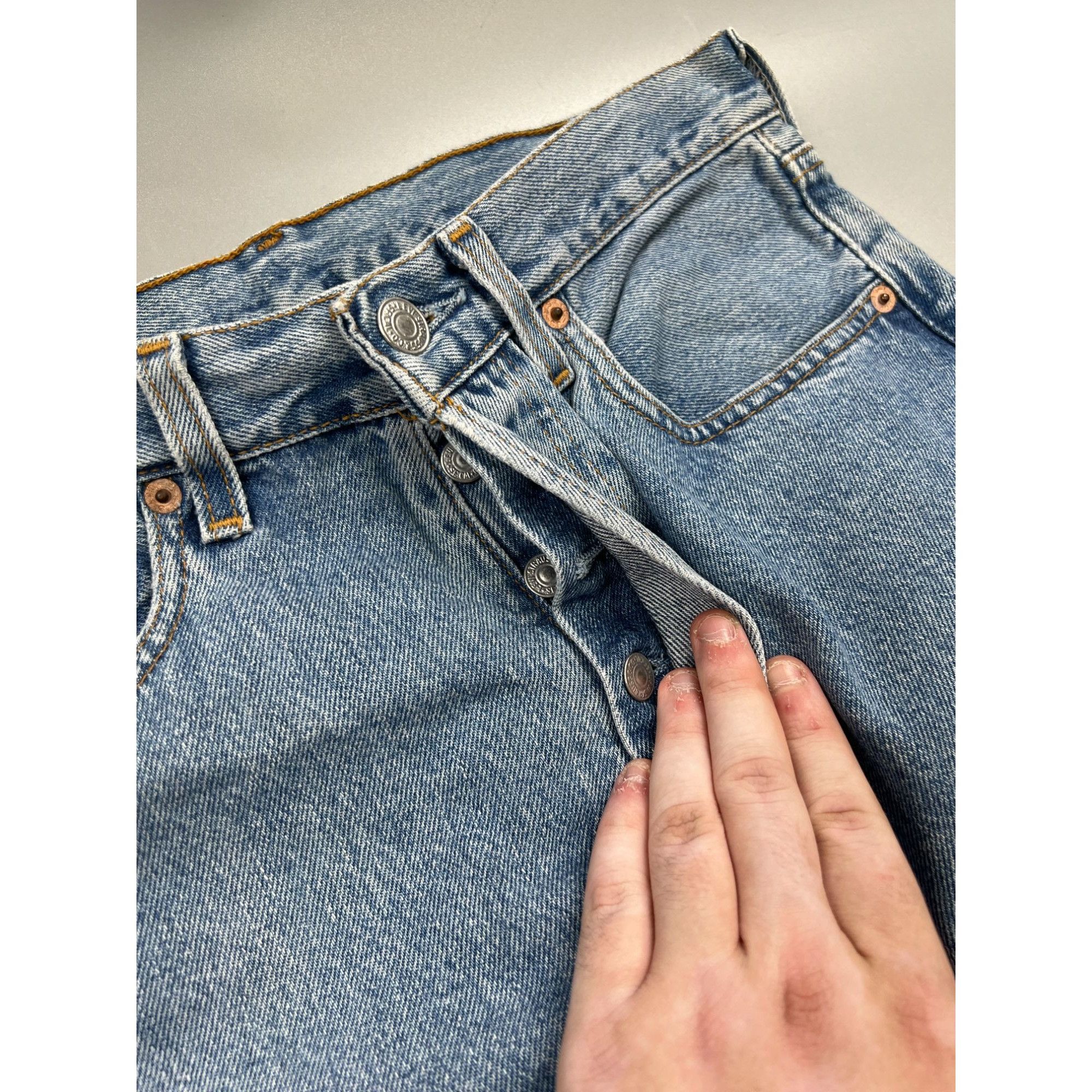 Levi's Levi’s 501 Made in USA Light Wash Denim Jeans Pants (Y0908) Size US 31 - 6 Thumbnail