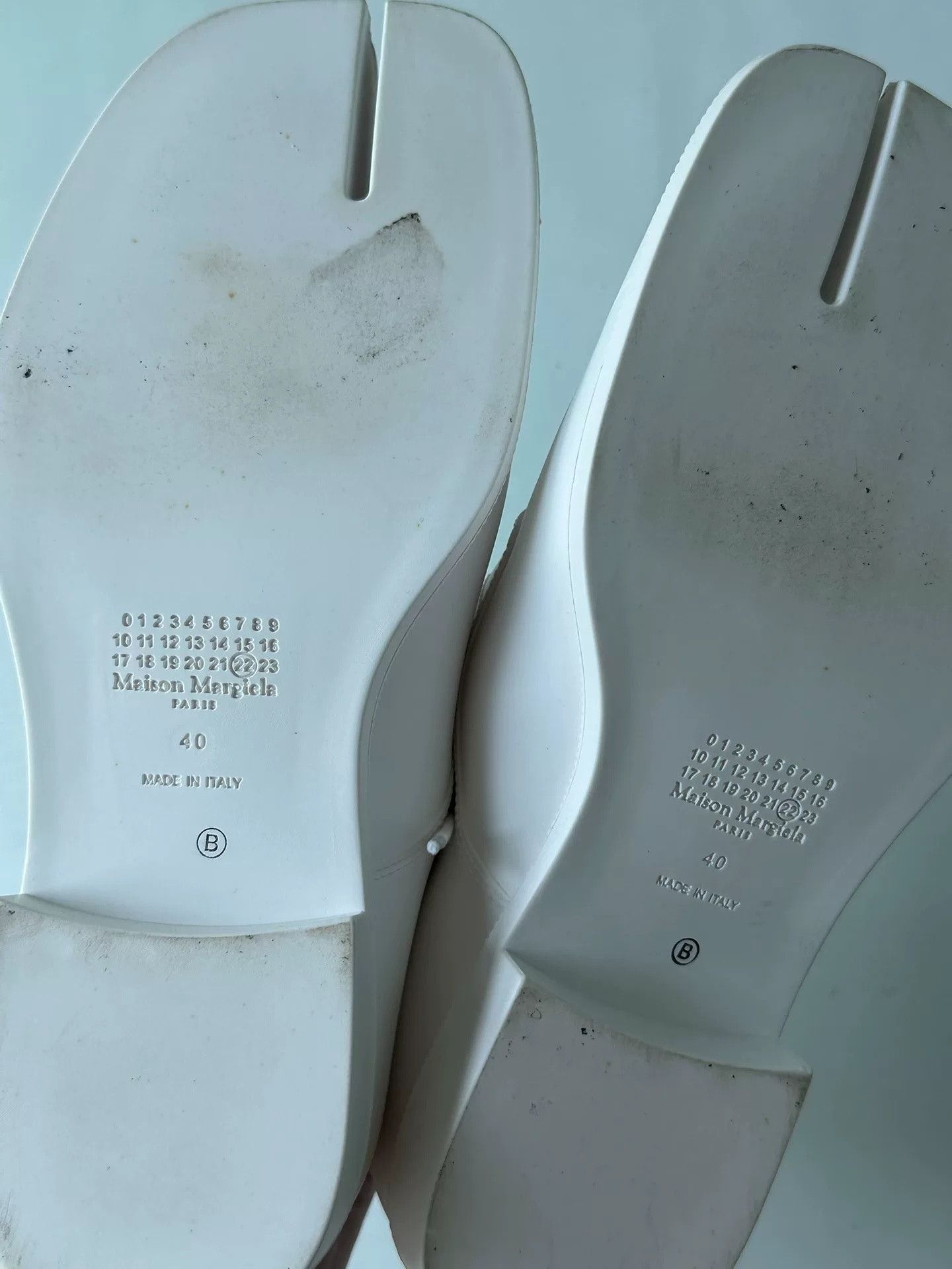 Maison Margiela Maison Margiela White Tabi Rubber Split-Toe Shoes Size US 7 / EU 40 - 4 Thumbnail
