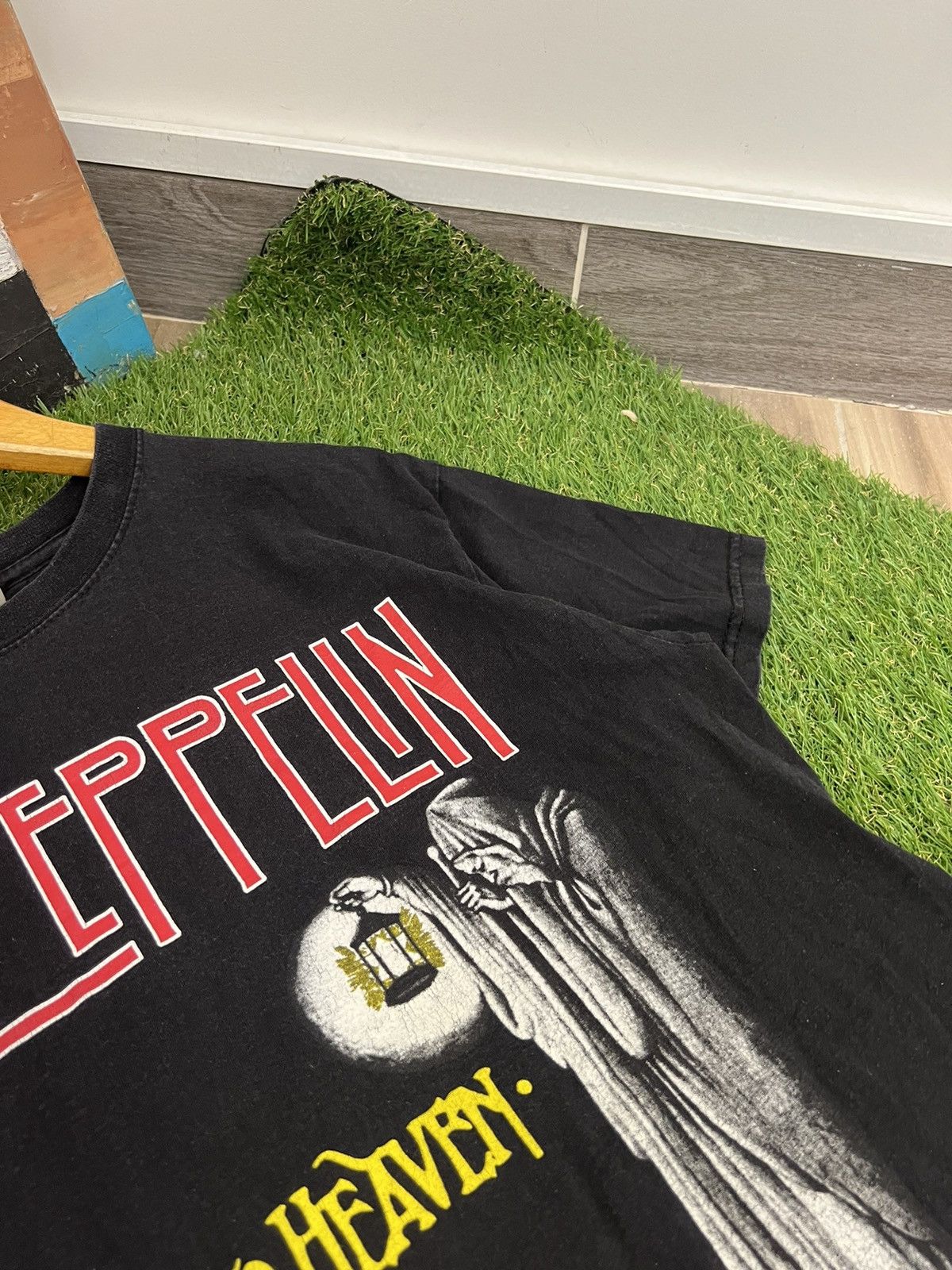 Band Tees Led Zeppelin IV Stairway To Heaven Jimmy Page T-shirt Size US M / EU 48-50 / 2 - 7 Thumbnail