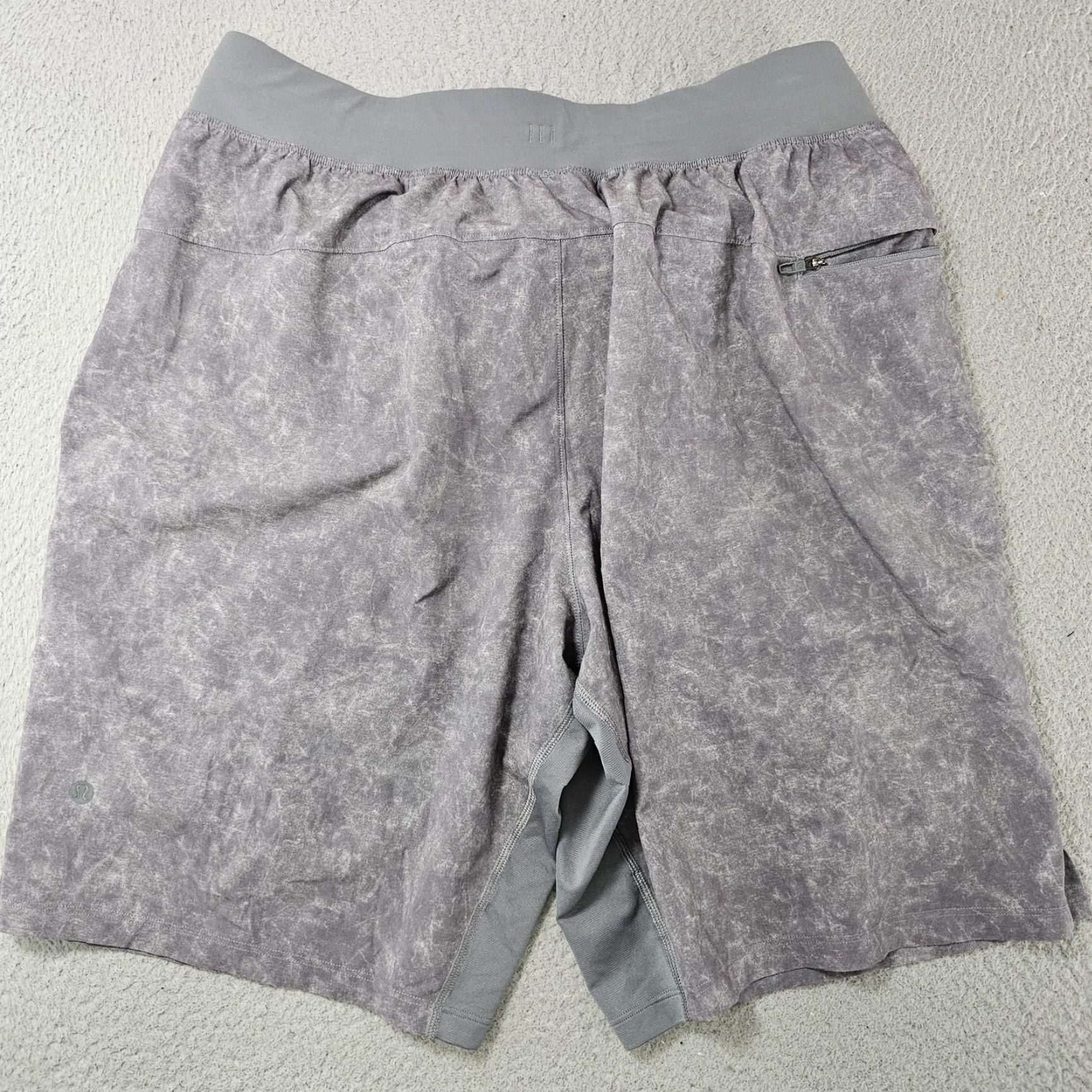 Lululemon Lululemon Mens Large Gray Marble Athletic Shorts Zip Pocket Drawstring Waist Size US 33 - 4 Thumbnail