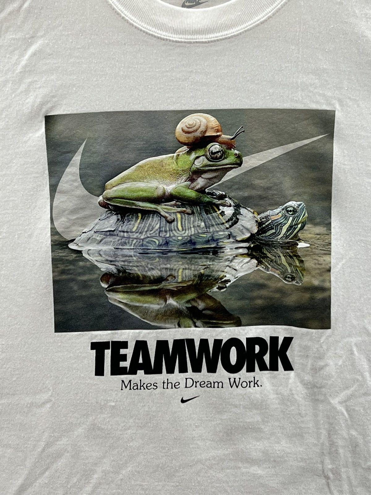 Nike Nike Teamwork Makes The Dream Work White Graphic T-Shirt Size US M / EU 48-50 / 2 - 4 Thumbnail