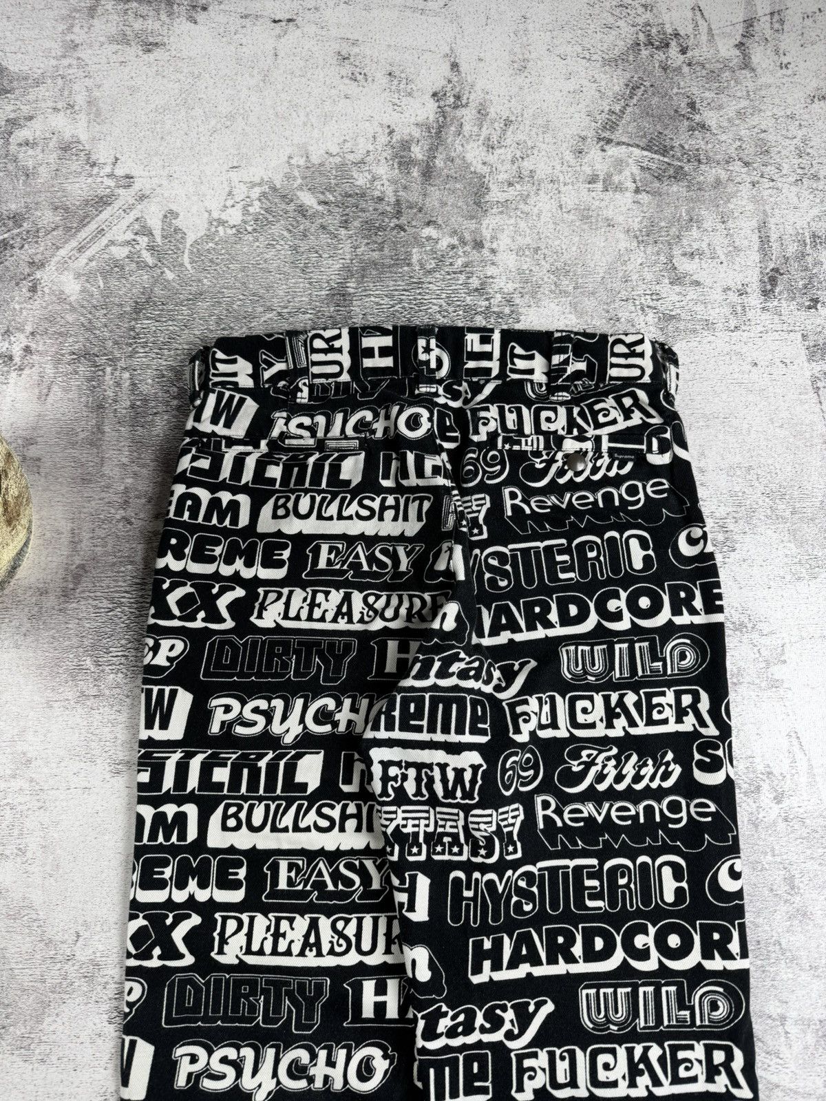 Hysteric Glamour × Supreme HYSTERIC GLAMOUR X SUPREME Text Work Black Monogram Straight Trousers Pants Size US 30 / EU 46 - 7 Thumbnail