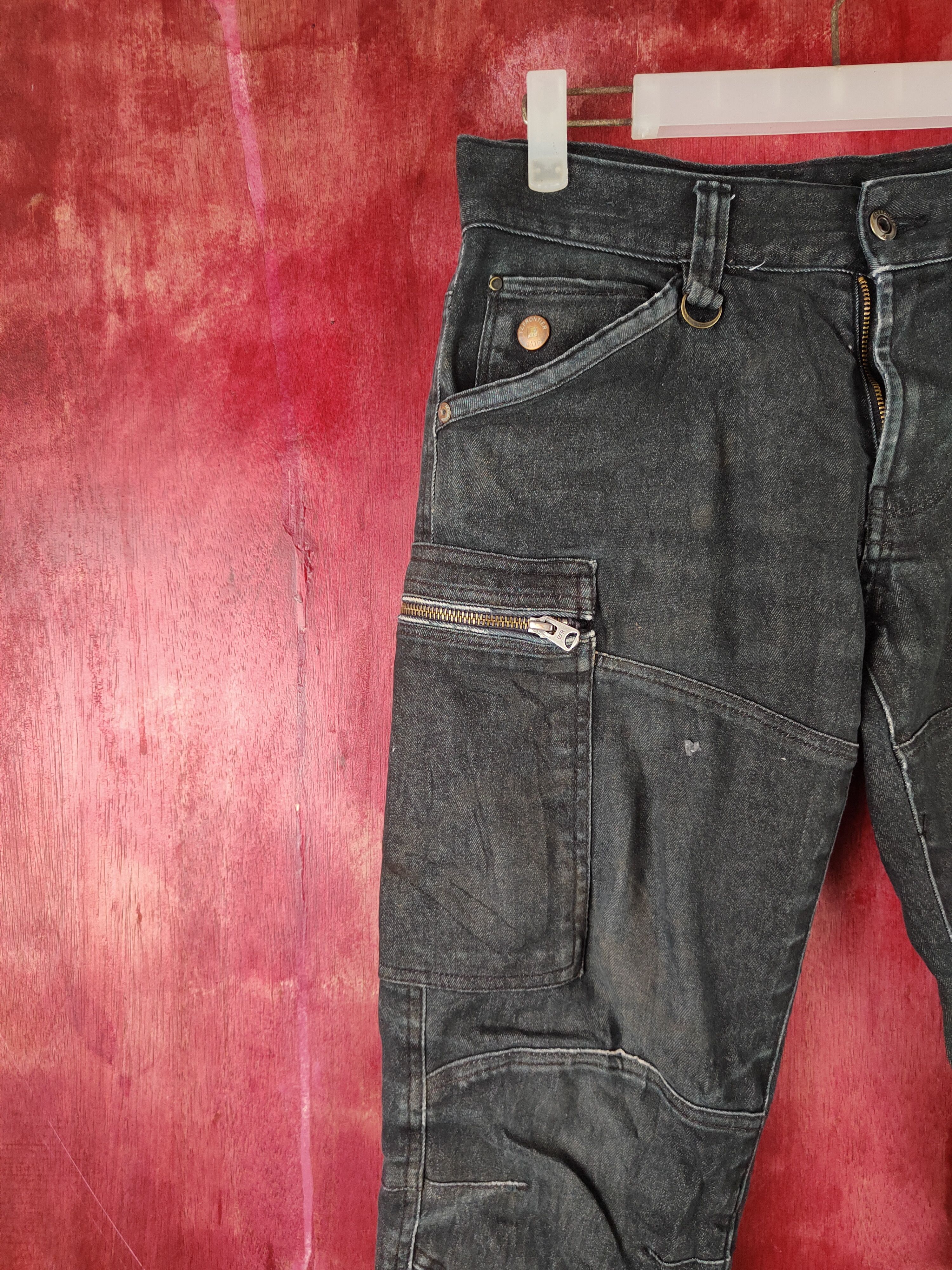 Japanese Brand I'z Frontier Black Distressed Cargo Pants N#S18 Size US 30 / EU 46 - 3 Thumbnail