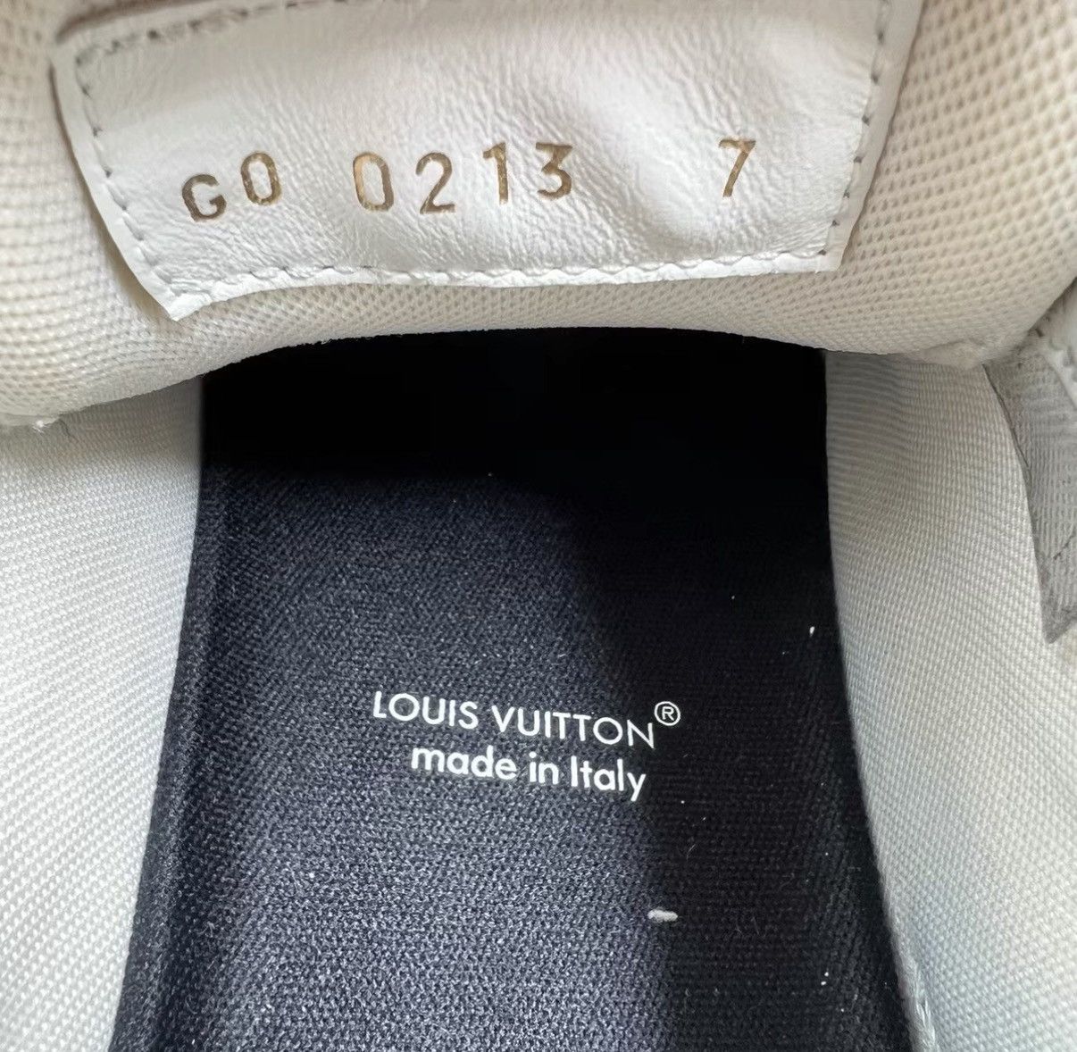 Louis Vuitton Louis Vuitton Trainer Flock All-over Print Sneakers J41 Size US 8 / EU 41 - 6 Thumbnail