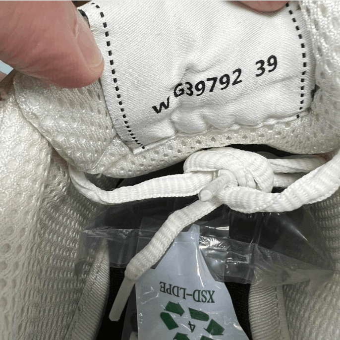 Chanel Chanel Low-Top Sneakers Size US 9 / IT 39 - 2 Thumbnail