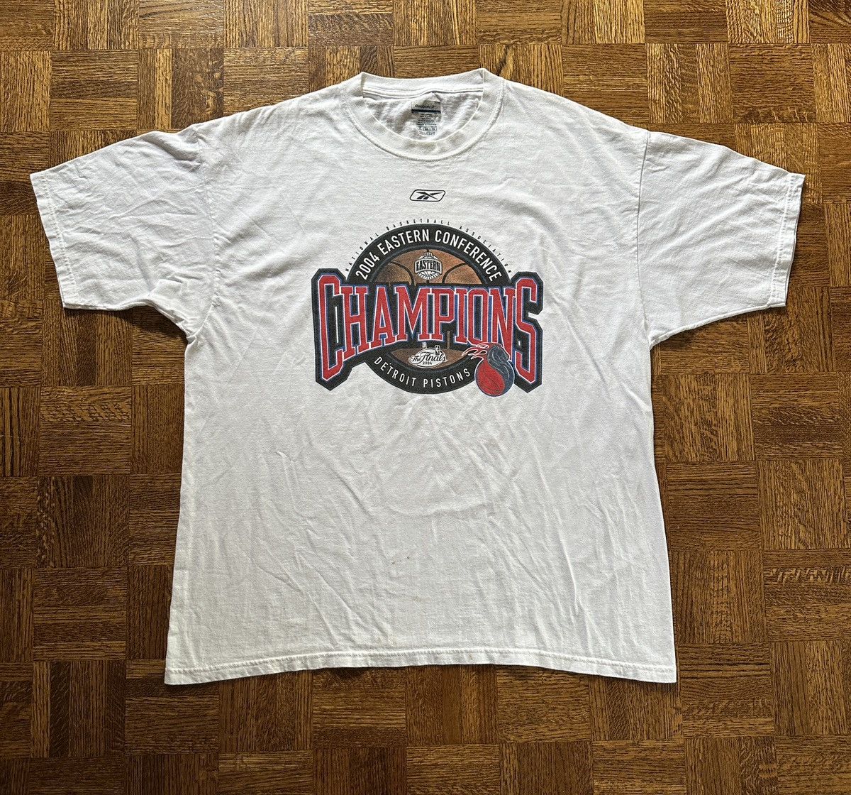 Reebok × Vintage 2004 Reebok Detroit Pistons NBA Championship Graphic Tee Size US XL / EU 56 / 4 - 1 Thumbnail