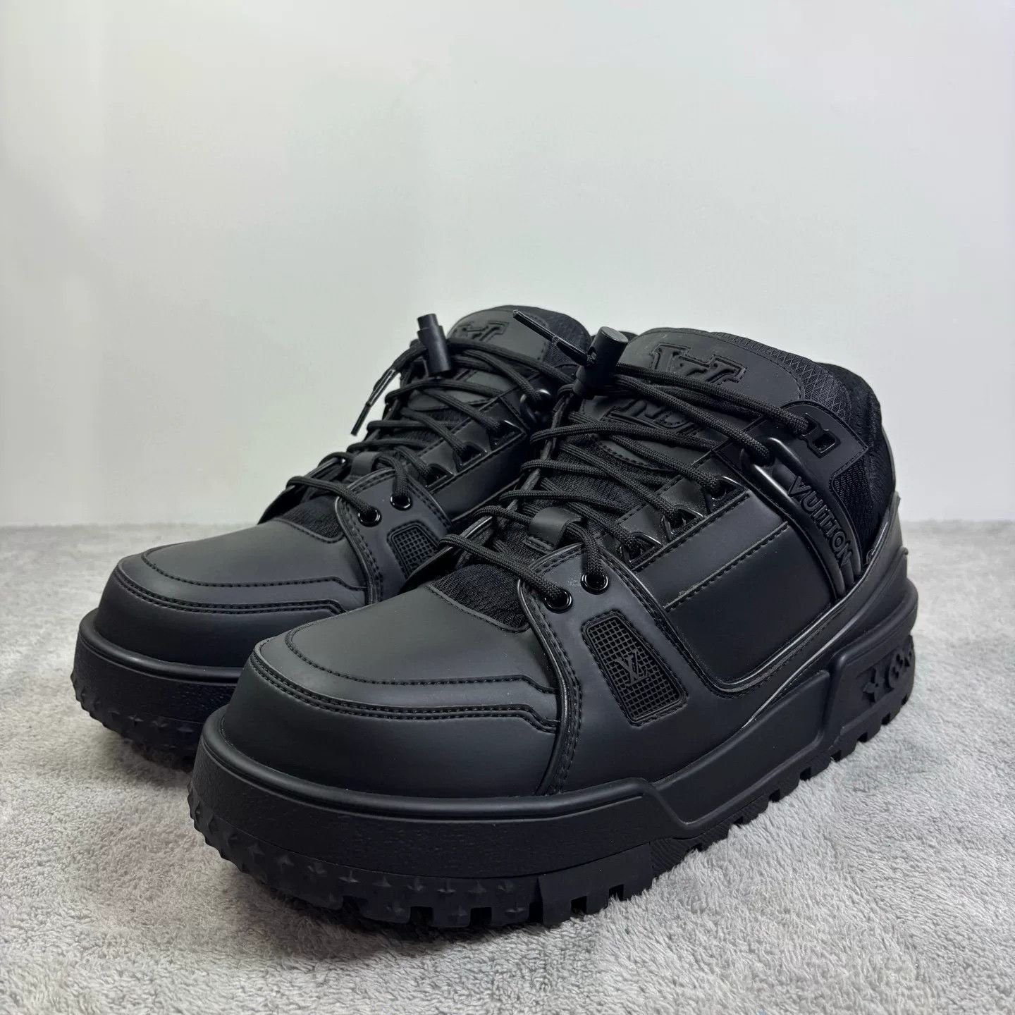 Louis Vuitton Louis Vuitton Black Hitop Sneakers 42 Men Size US 9 / EU 42 - 1 Thumbnail