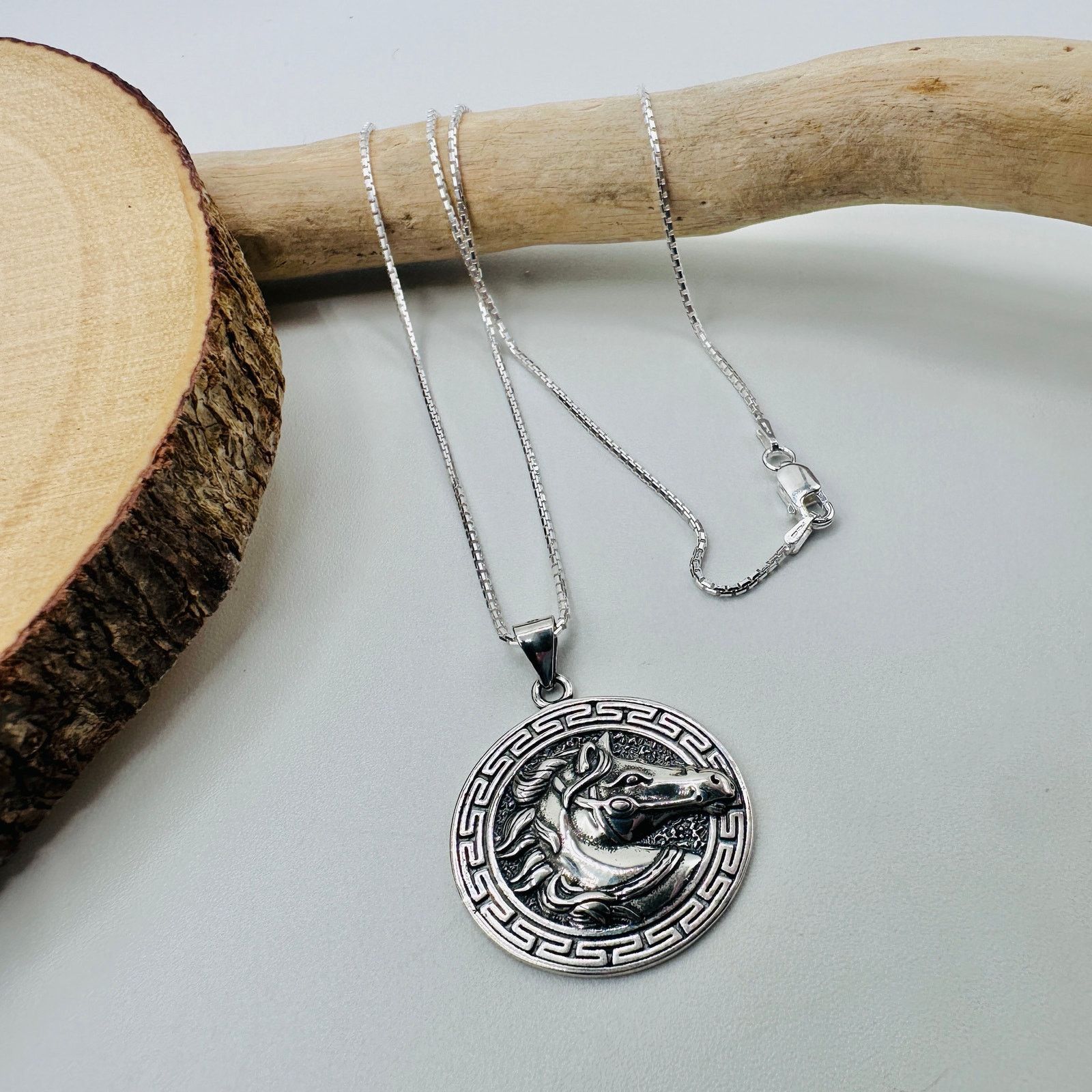 The Unbranded Brand Sterling Silver Horse Medallion Necklace Size ONE SIZE - 9 Thumbnail
