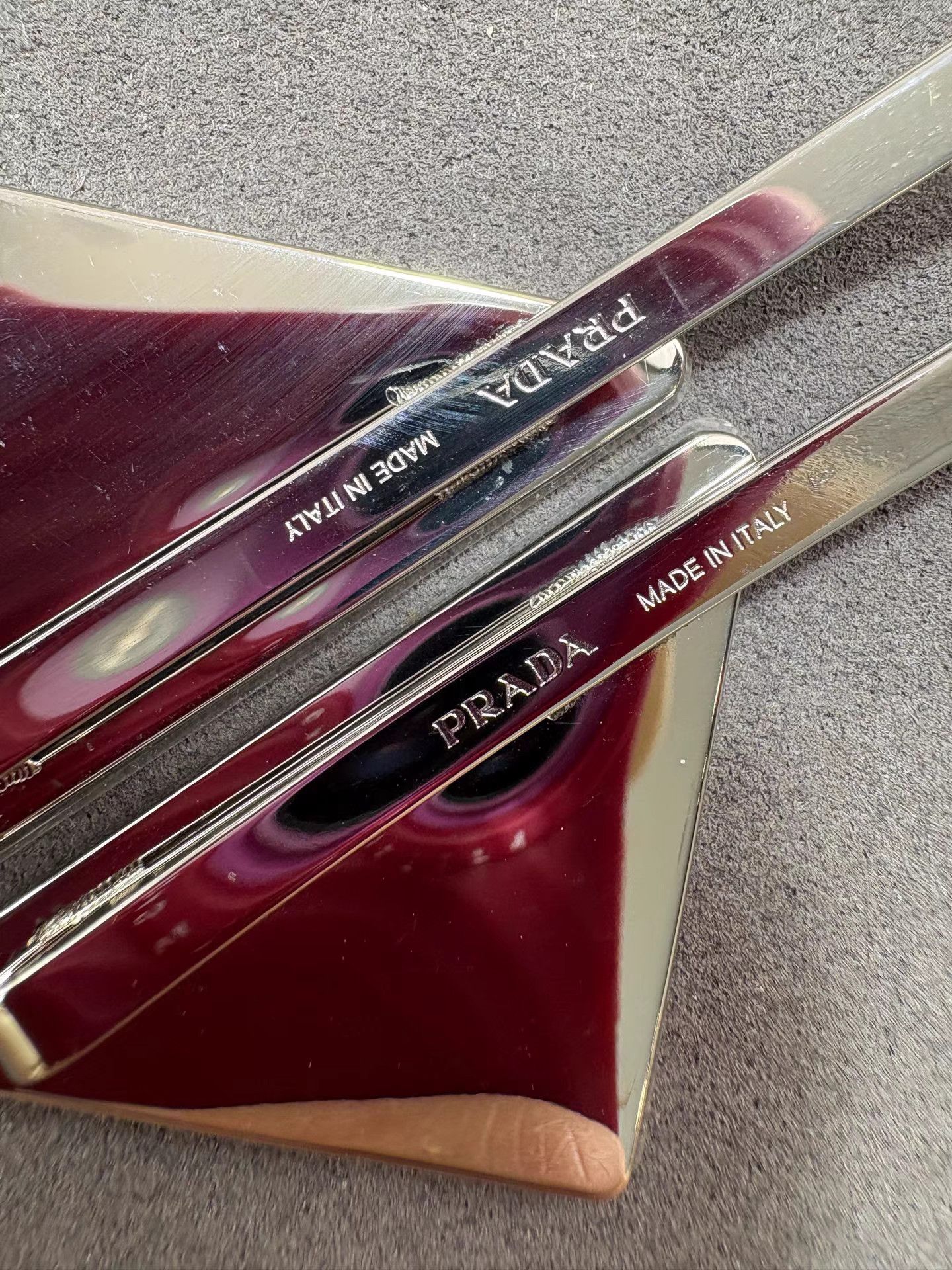 Prada PRADA Triangle Logo Hair Clip K1 Size ONE SIZE - 4 Thumbnail