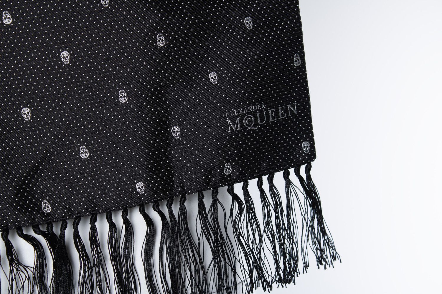 Alexander McQueen Alexander McQueen, dotted skull tuxedo scarf Size ONE SIZE - 4 Thumbnail
