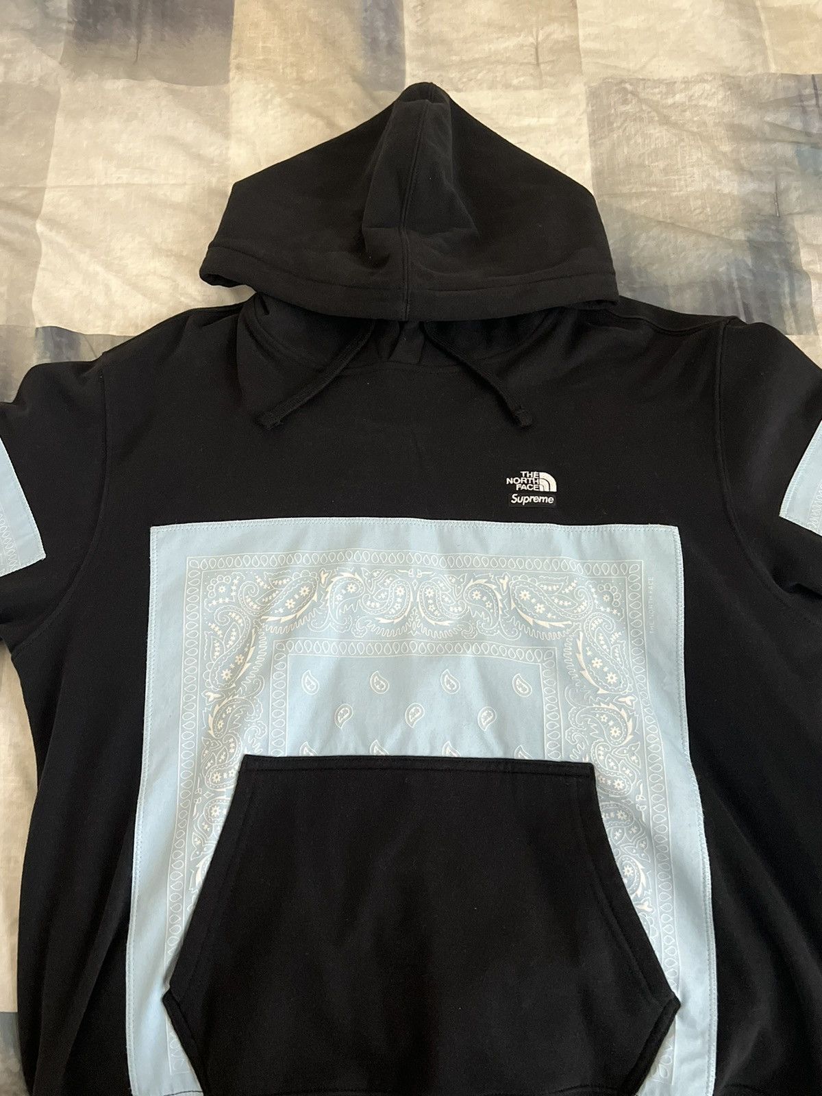 Supreme × The North Face Black & Baby Blue Bandana Paisley Hoodie Size US L / EU 52-54 / 3 - 8 Thumbnail