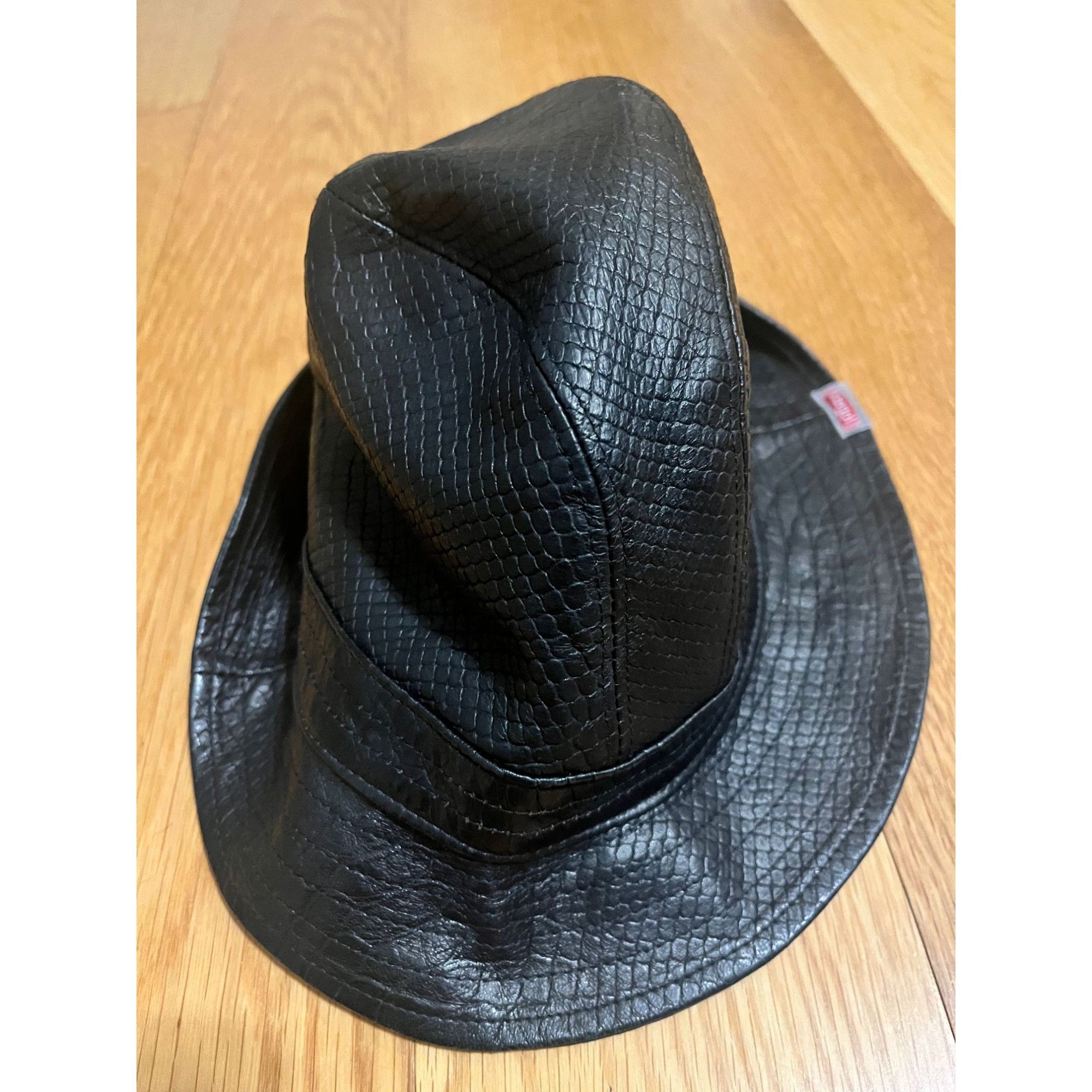 Kangol NWT Vintage KANGOL RED Women's Black Leather Snakeskin Embos Size ONE SIZE - 1 Thumbnail