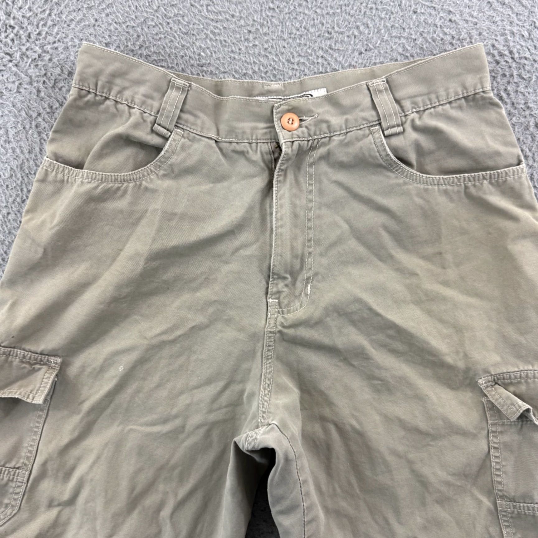 Vintage Vintage Red Sand Shorts Mens 33 Beige Cargo Pocket 90s Grunge Y2K Streetwear, Cargo, Regular Fit, 3D Pockets, Cotton Size US 33 - 4 Thumbnail