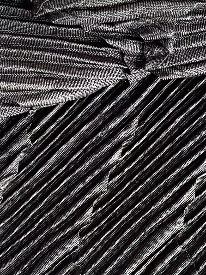 Issey Miyake Issey Miyake Black fish-scale top Size M / US 6-8 / IT 42-44 - 4 Thumbnail