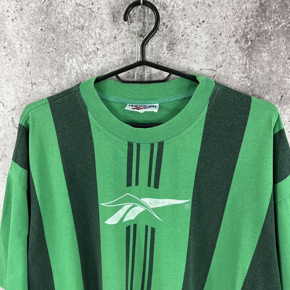Reebok Vtg 90s Reebok T-Shirt Y2K Centre Embroidery Logo Size XL Size US XL / EU 56 / 4 - 2 Thumbnail