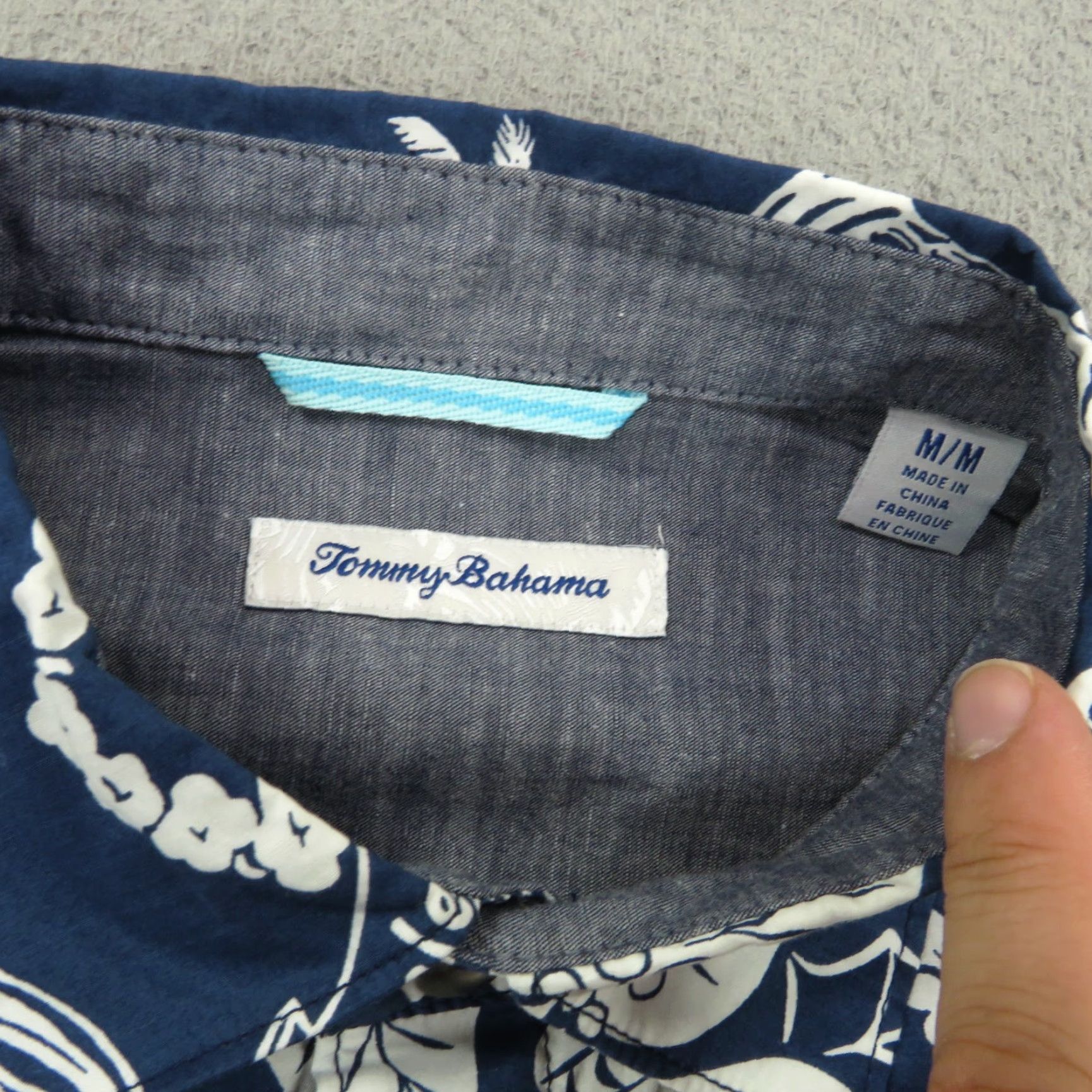 Tommy Bahama Tommy Bahama Shirt Men Medium Christmas Mele Kalikimaka Hula Print Hawaiian Blue Shirt Men Christmas Mele Kalikimaka Hawaiian Blue Size US M / EU 48-50 / 2 - 5 Thumbnail