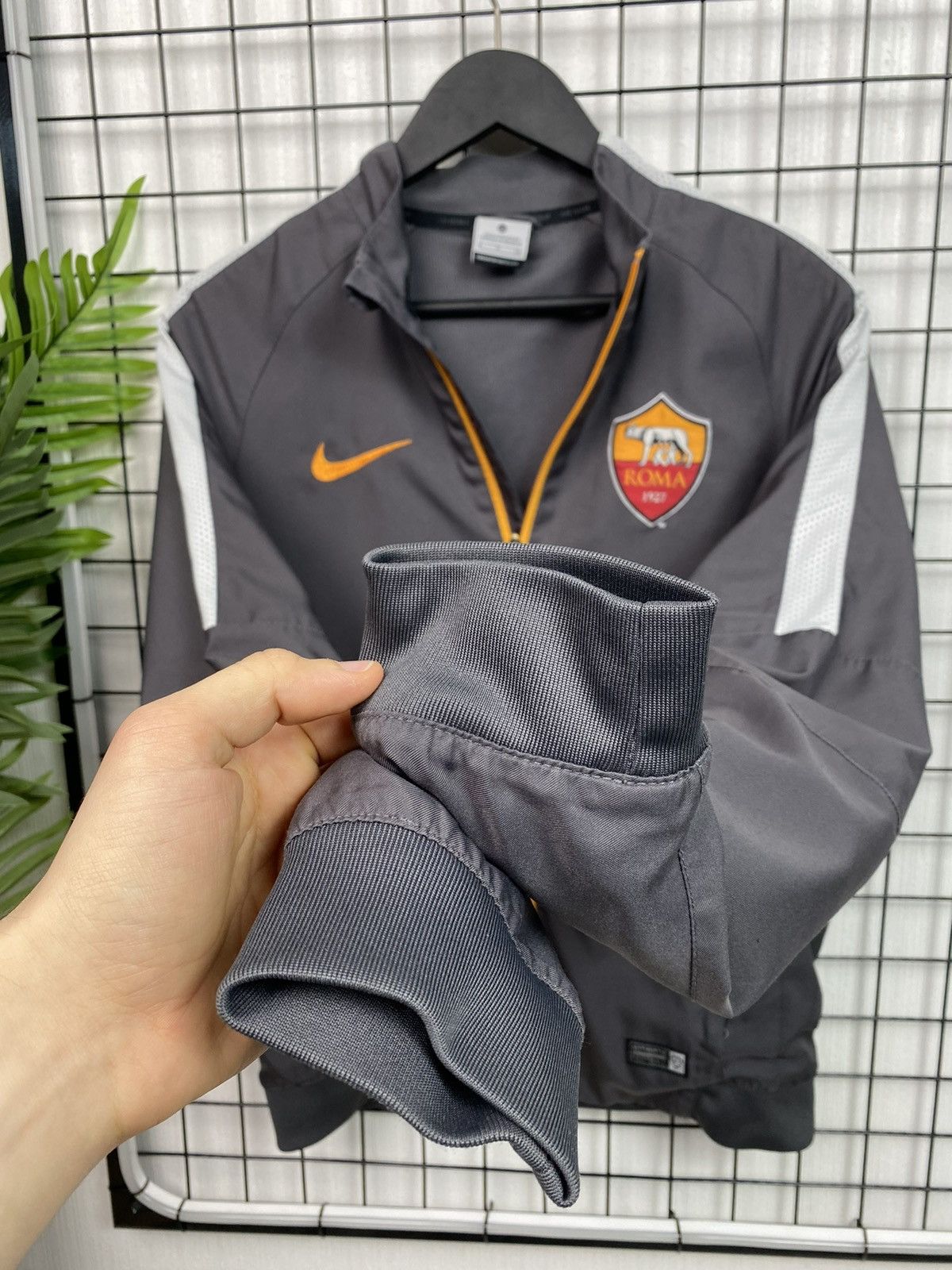Vintage AC Roma Nike Track Zip Light Jacket Training Men’s S Grey Size US S / EU 44-46 / 1 - 12 Thumbnail