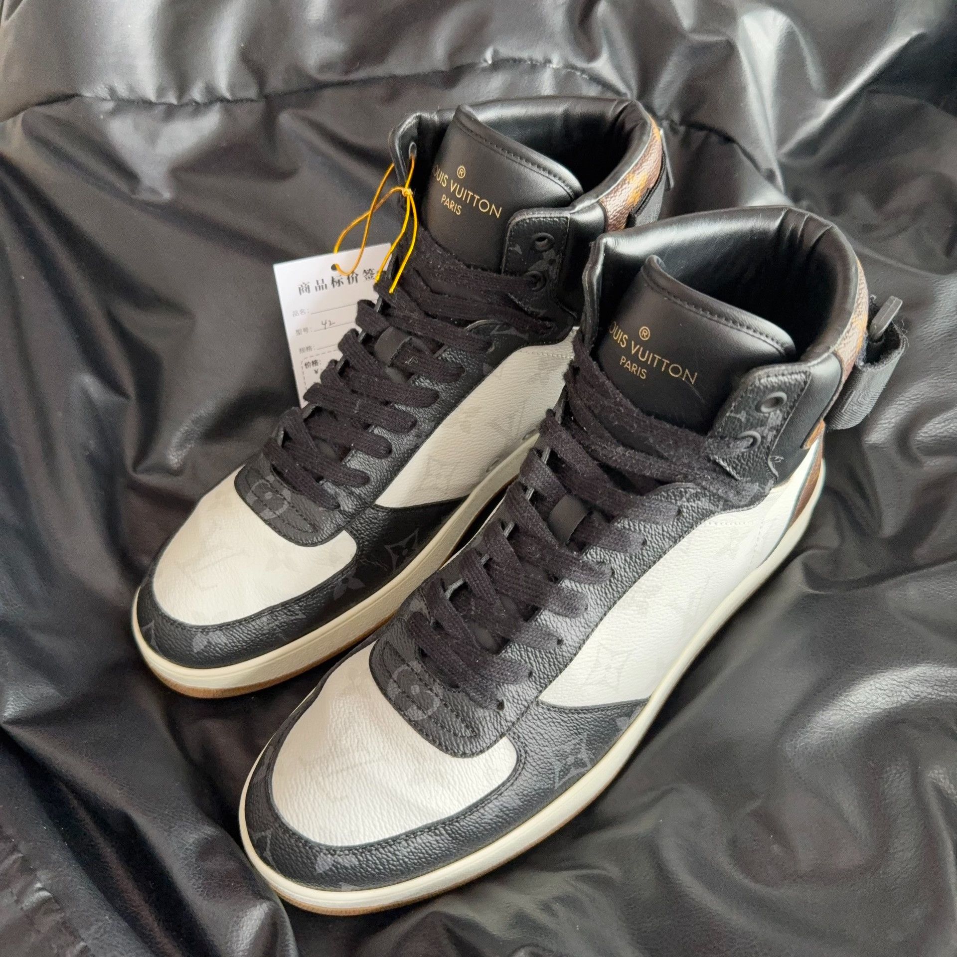 Louis Vuitton Louis Vuitton Hitop Sneakers 42 Men Size US 9 / EU 42 - 1 Thumbnail