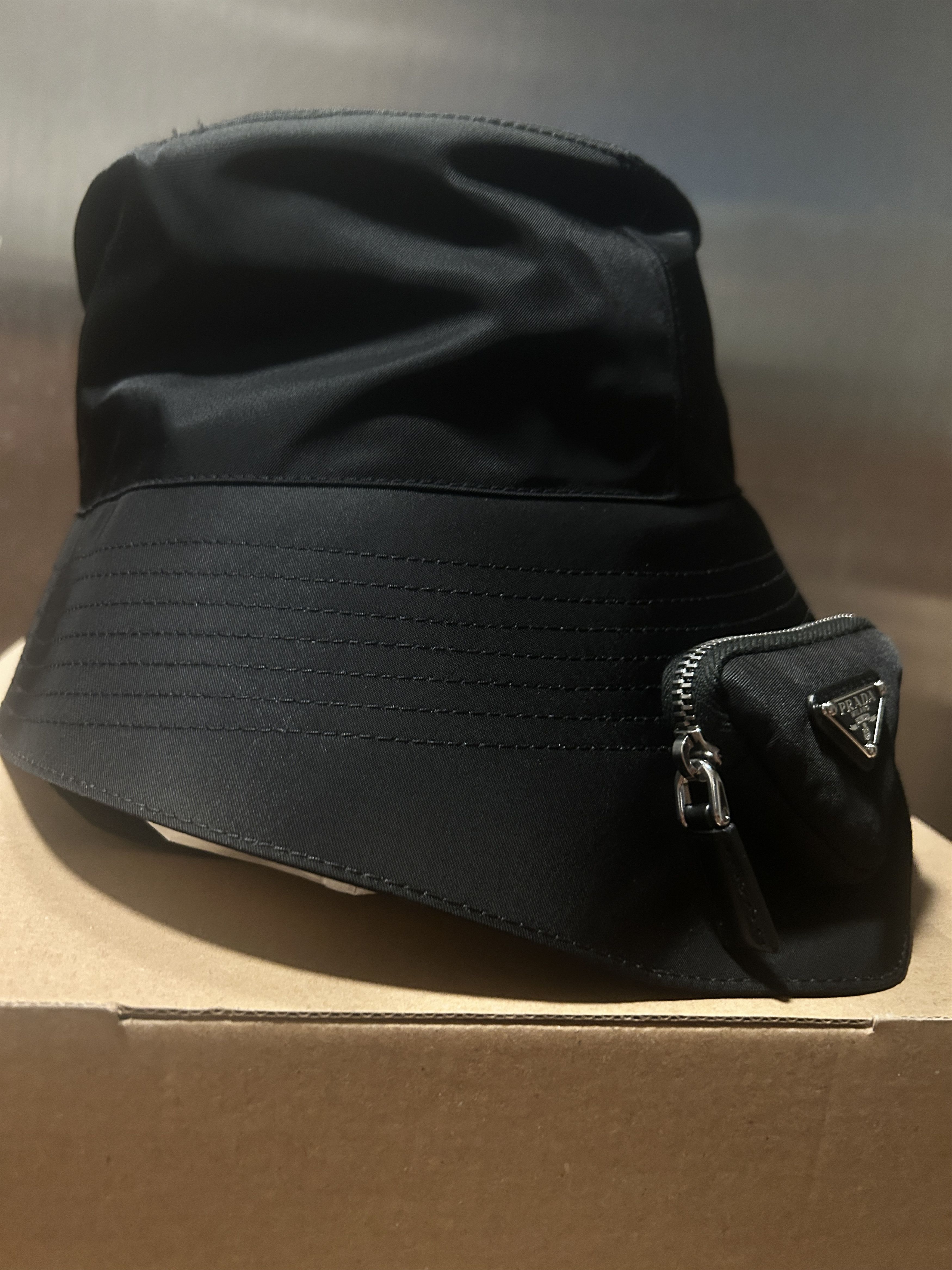 Prada (Medium) PRADA RE-NYLON POUCH BUCKET HAT BLACK Size ONE SIZE - 2 Thumbnail