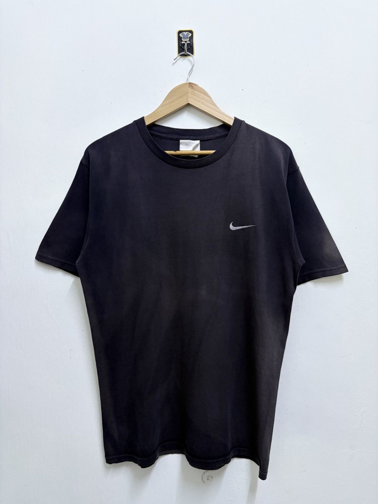 Nike Vintage 90's Nike Swoosh - Faded Distress T-Shirt Size US M / EU 48-50 / 2 - 1 Thumbnail