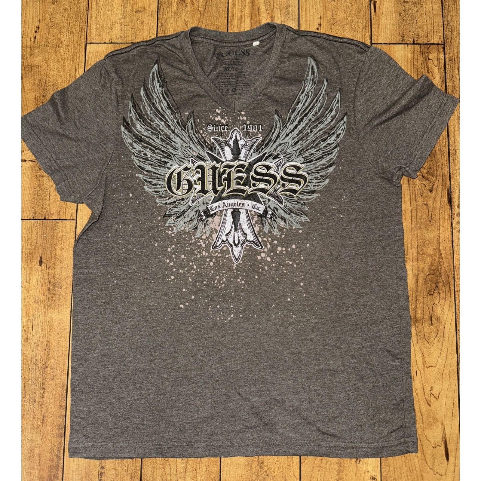 Guess × Vintage Guess V Neck Y2K Style T-Shirt Taupe XL 22x27 Size US XL / EU 56 / 4 - 1 Thumbnail