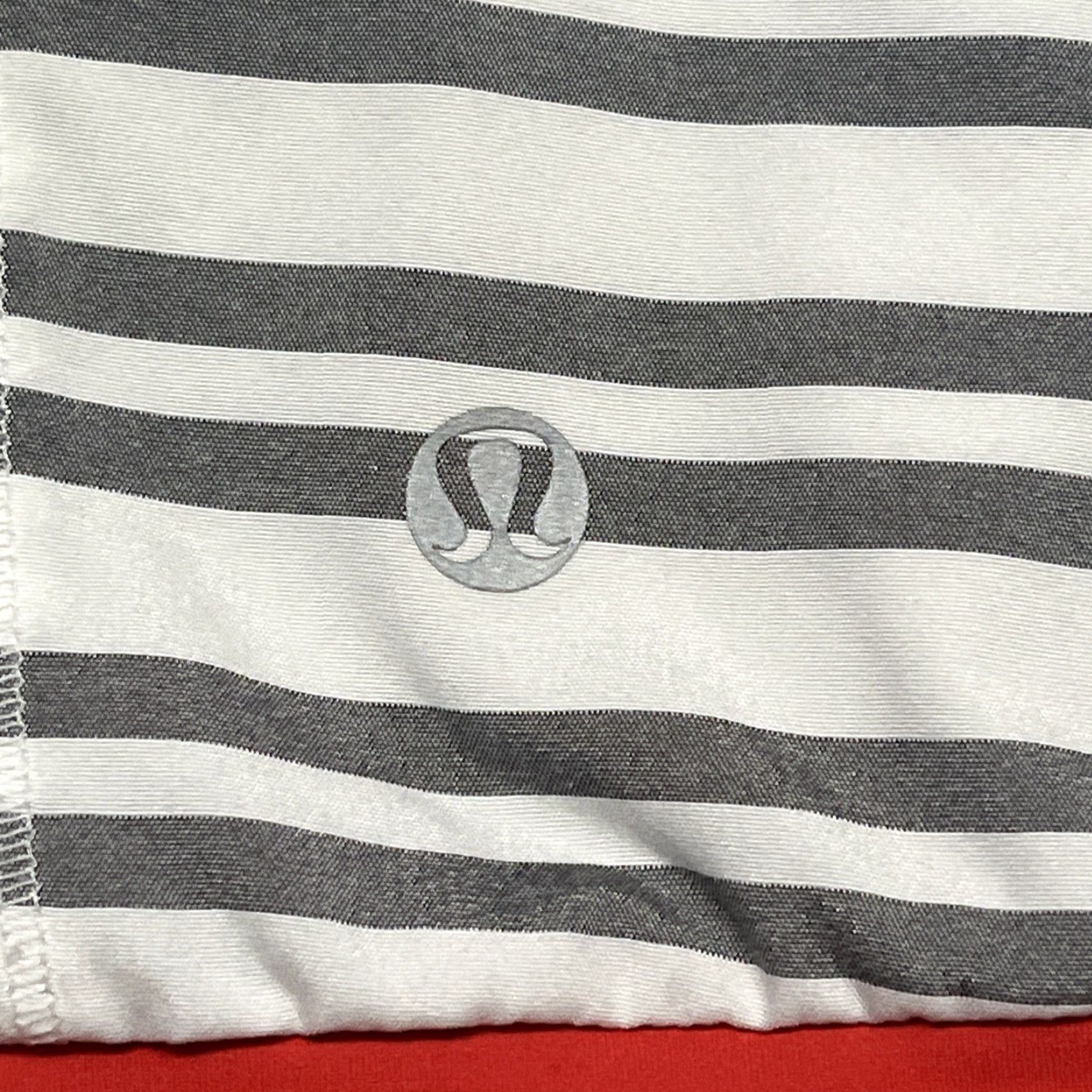 Lululemon VINTAGE Lululemon Run: Track Attack Jacket Shirt Women 6 Black White Love Red Glyde Zip Twin Stripe Activewear Jacket Love 90s (if applicable) Size M / US 6-8 / IT 42-44 - 6 Thumbnail