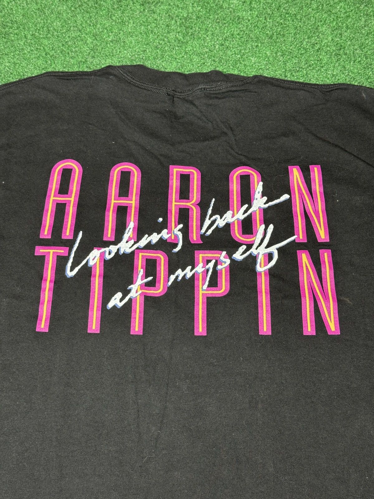 Band Tees × Vintage Vintage 90s Aaron Tippin Looking Back Twink LGBTQ T Shirt Size US L / EU 52-54 / 3 - 6 Thumbnail