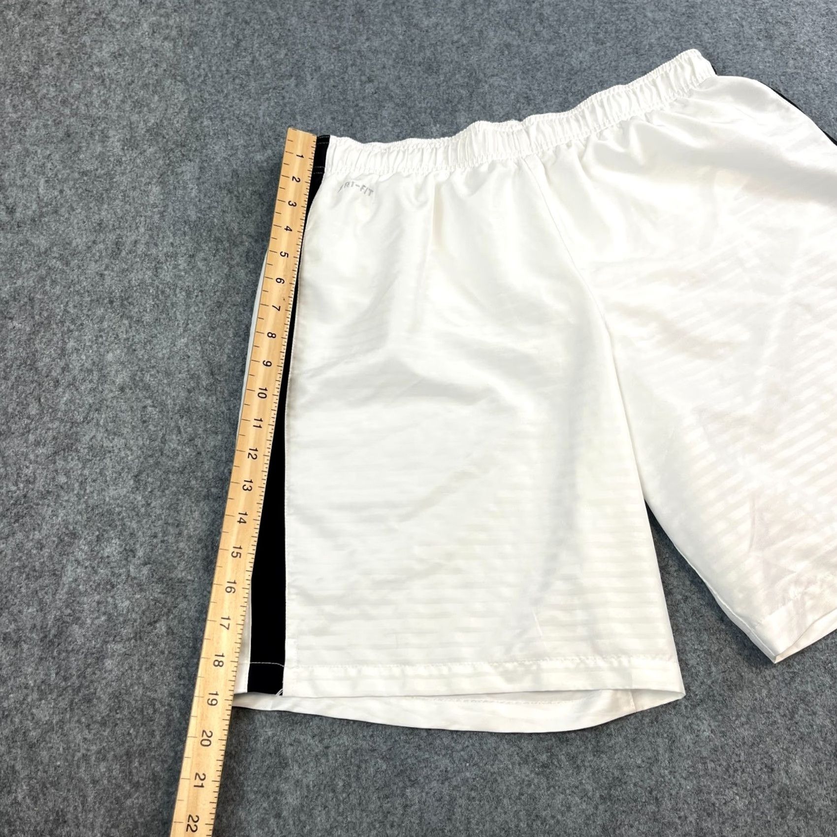 Nike Nike Mens Sweat Shorts XL White Swoosh Gymwear Size US 36 / EU 52 - 3 Thumbnail