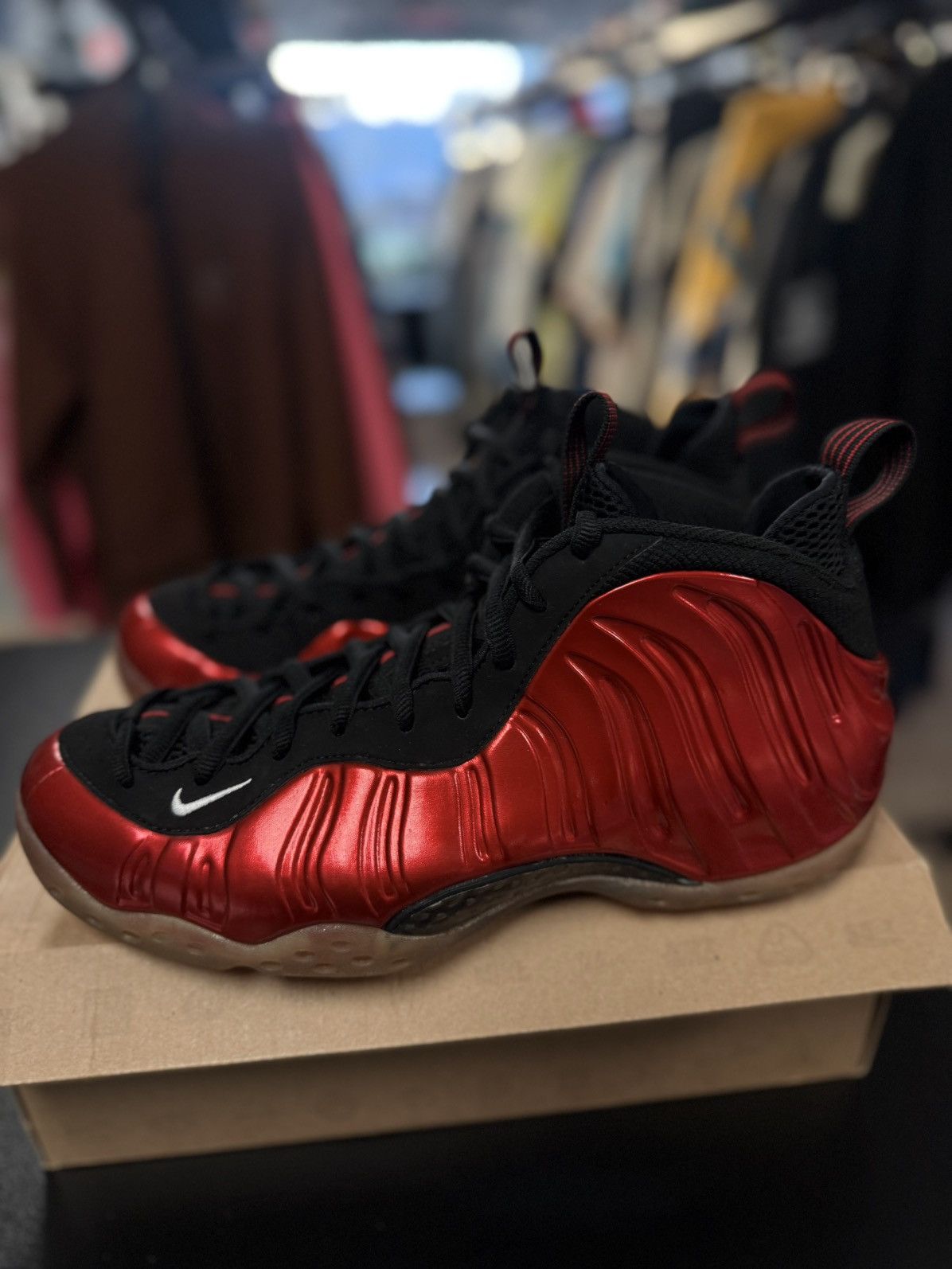 Nike Nike Foamposite Metallic Red Size 11 (2017) (314996-610) Size US 11 / EU 44 - 4 Thumbnail