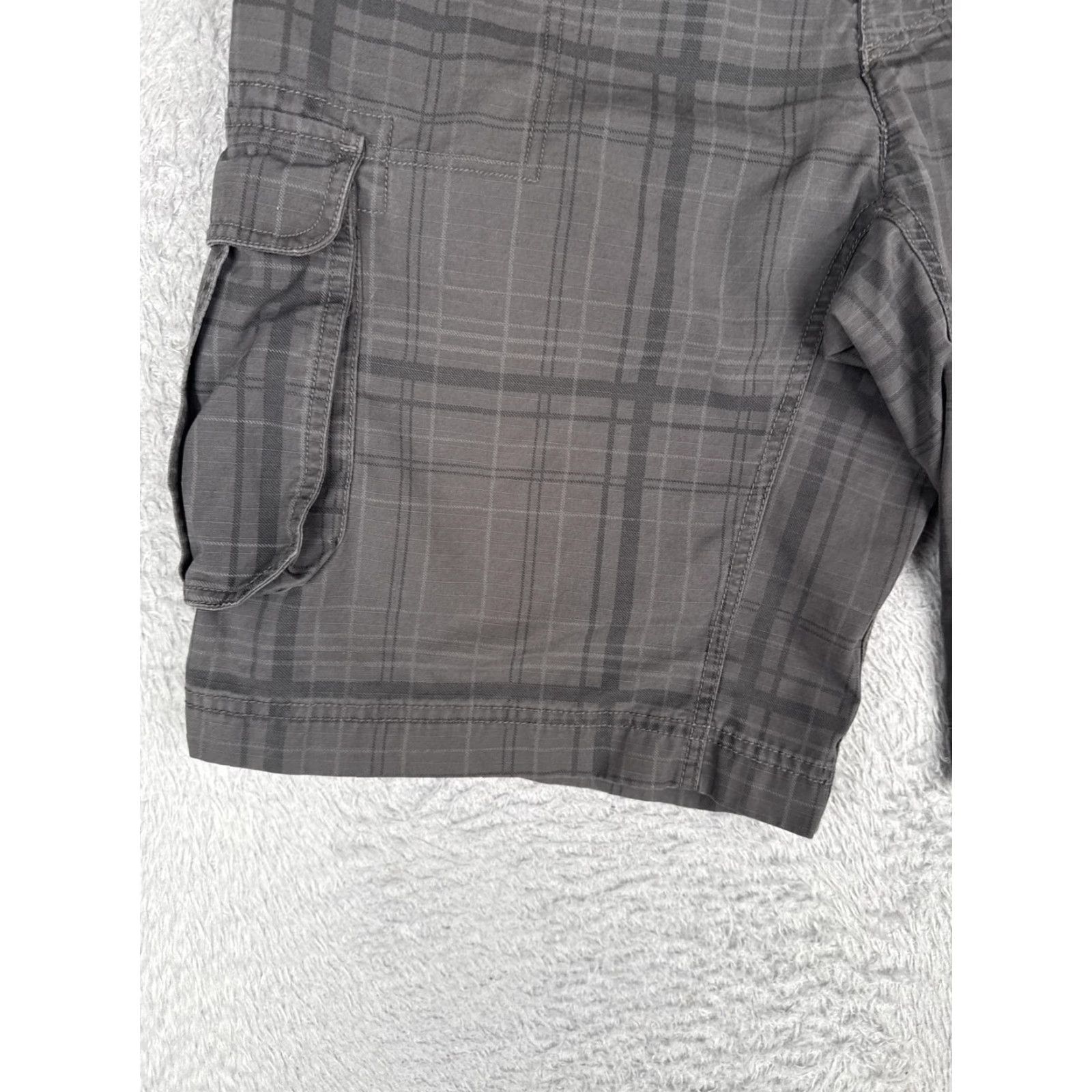 The North Face The North Face Mens Shorts 36 Gray Plaid Cargo 11 Inseam Hiking Outdoor Pockets Size US 36 / EU 52 - 3 Thumbnail