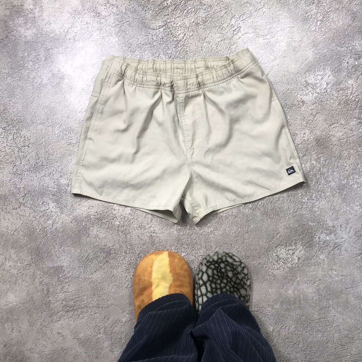 Vintage Vintage Y2K Quicksilver Baggy Shorts Surf Streetwear Logo 30 Size US 30 / EU 46 - 1 Thumbnail