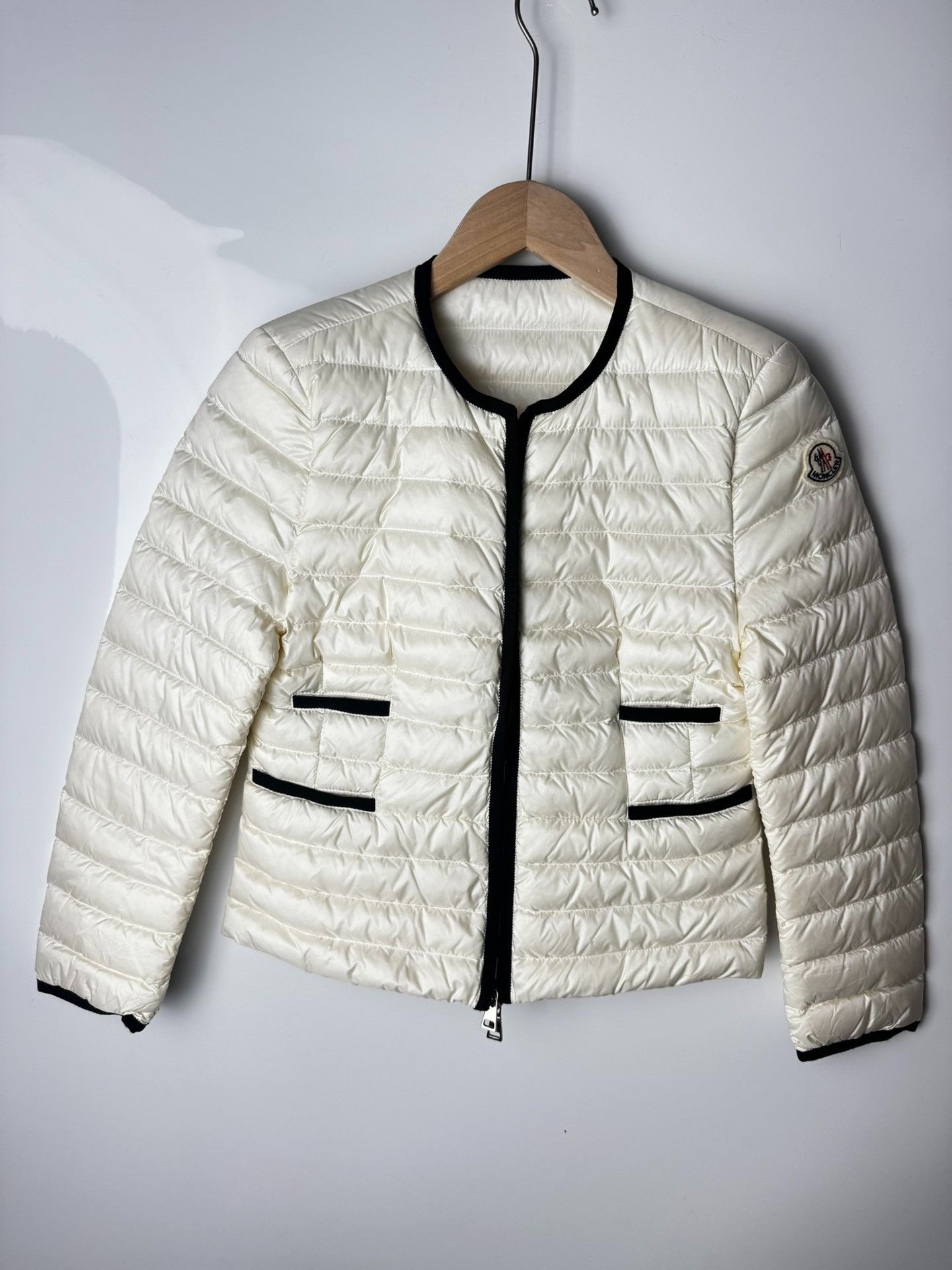 Moncler Moncler Lightweight Cropped White Down Jacket us_0 Women Size XS / US 0-2 / IT 36-38 - 1 Thumbnail