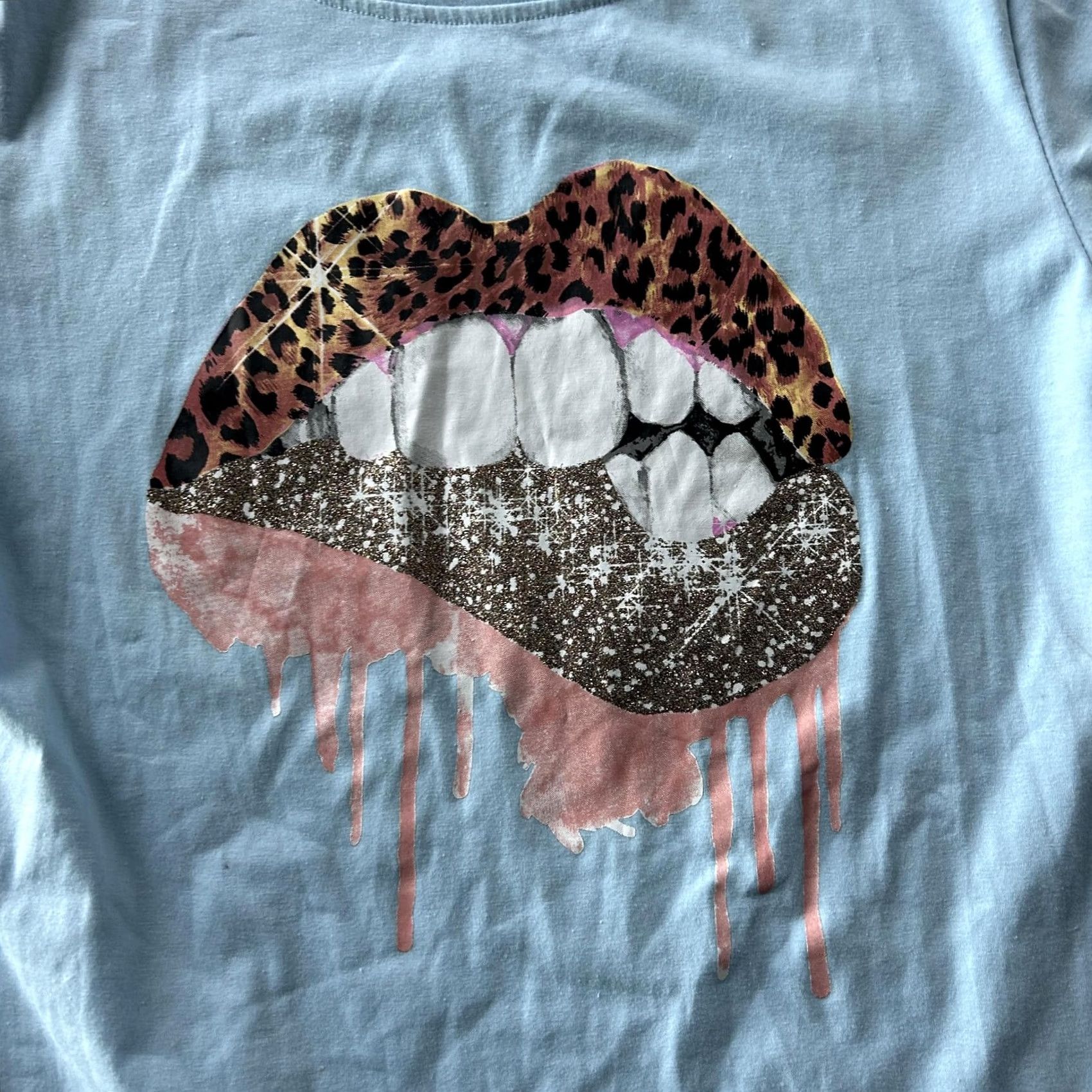 Vintage Leopard Lips Shirt Womens M Blue Animal Print Glitter Graphic Tee T-Shirt Size M / US 6-8 / IT 42-44 - 2 Thumbnail