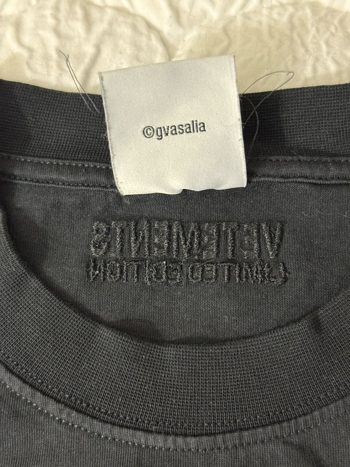 Vetements Vetements Human Rights / Human Identity T Shirt Size US XS / EU 42 / 0 - 6 Thumbnail