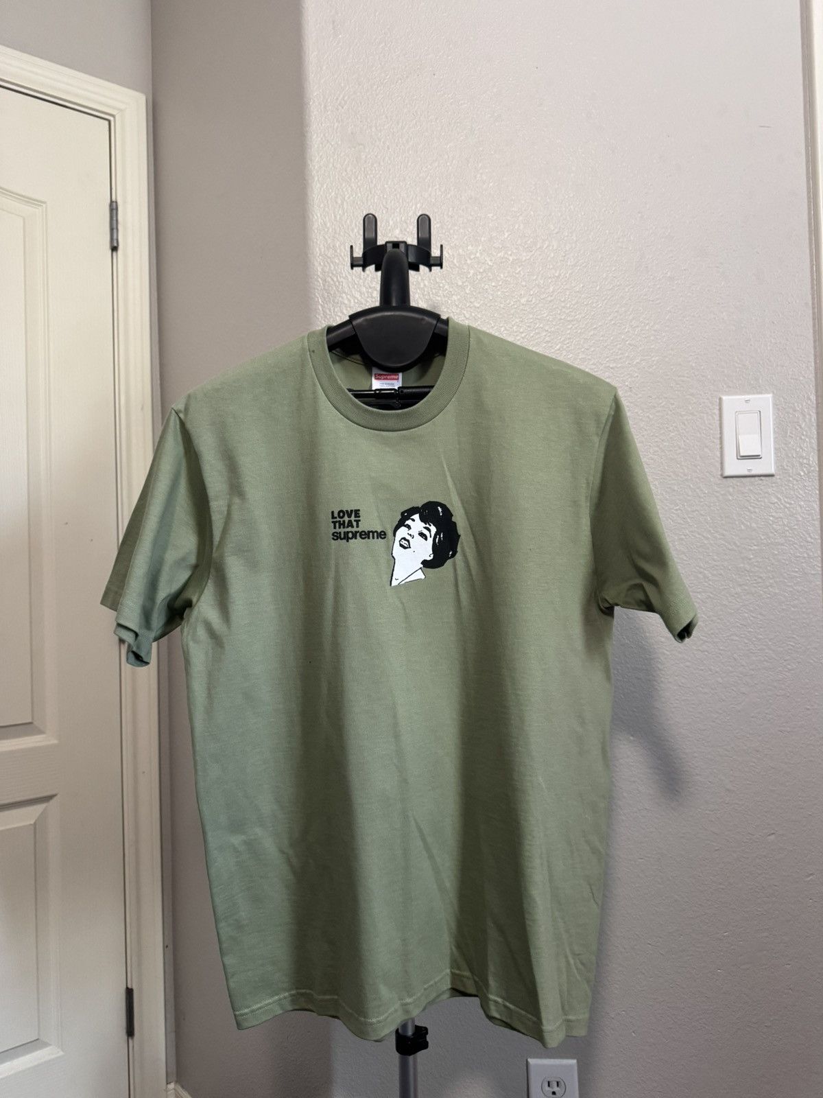 Supreme SUPREME New York Love That Tee LIGHT OLIVE Men's Medium Size US M / EU 48-50 / 2 - 1 Thumbnail
