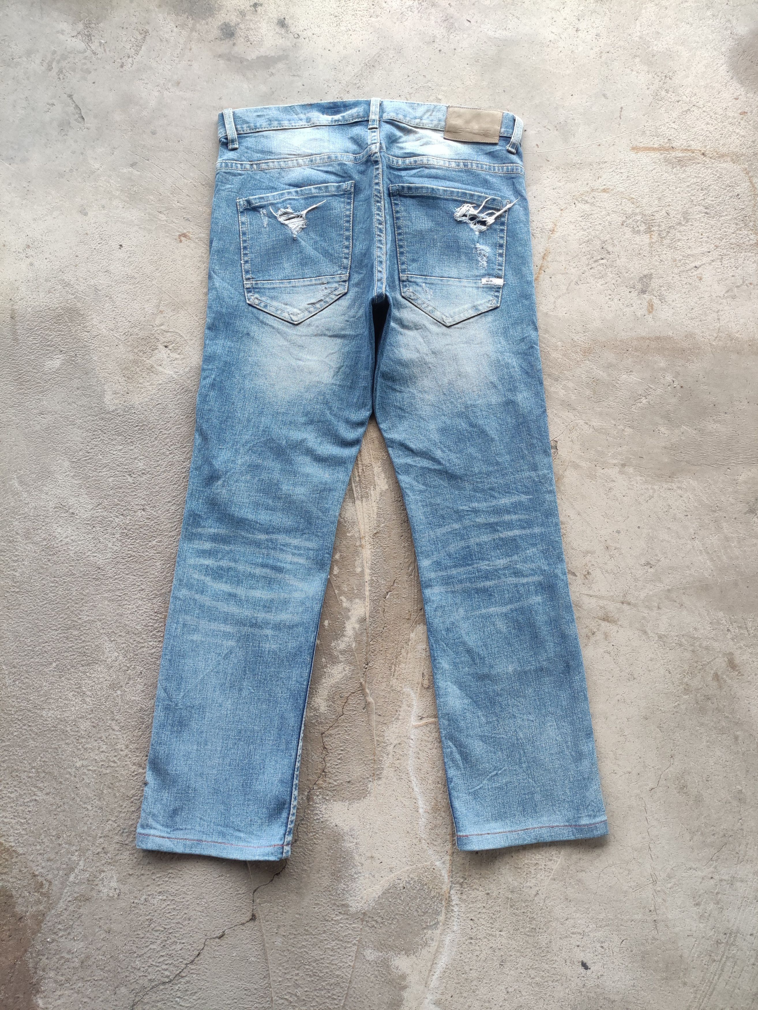 Japanese Brand Vintage GRF Collection Jean Distressed Faded Denim Size US 36 / EU 52 - 9 Thumbnail