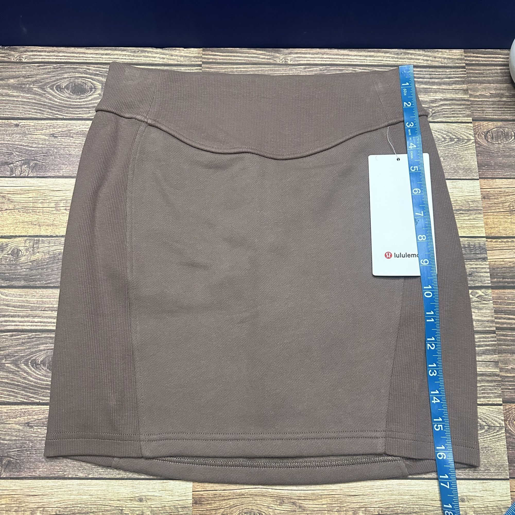 Lululemon Lululemon Scuba High Rise Mini Skirt NWT Size Small (TPTC) Size 28" / US 6 / IT 42 - 6 Thumbnail