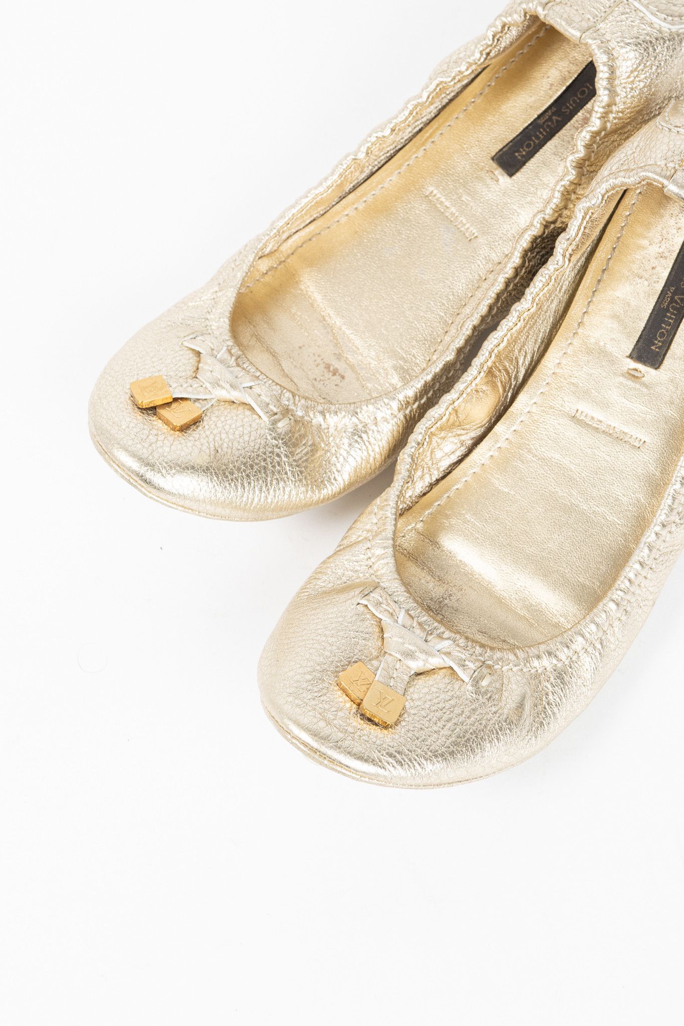 Louis Vuitton Louis Vuitton Lemon Metallic Pebbled Leather Bow Flats Size US 8.5 / IT 38.5 - 7 Thumbnail