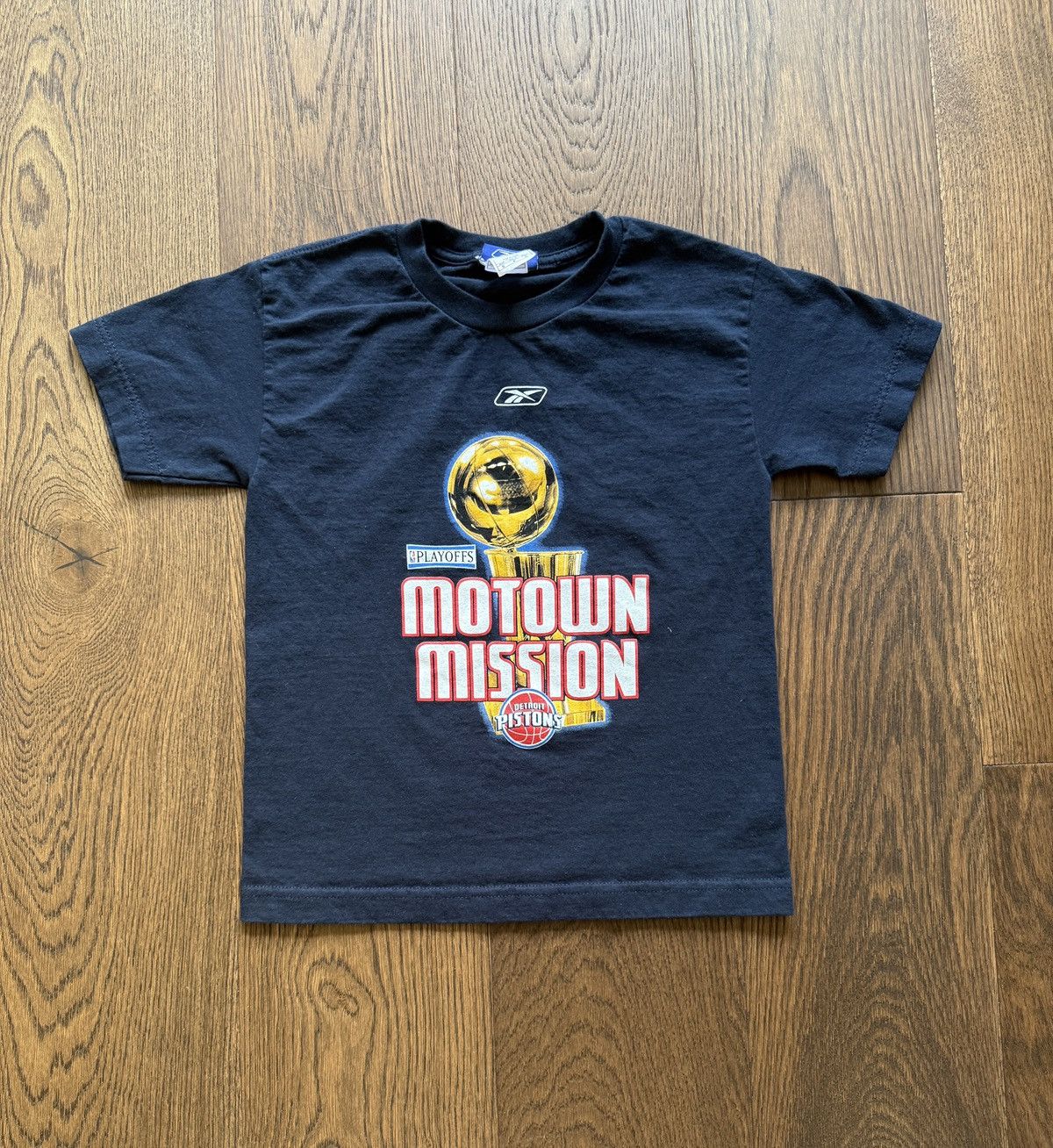 Vintage Vintage Y2K Detroit Pistons Motown Mission Graphic Tee Size US XS / EU 42 / 0 - 1 Thumbnail